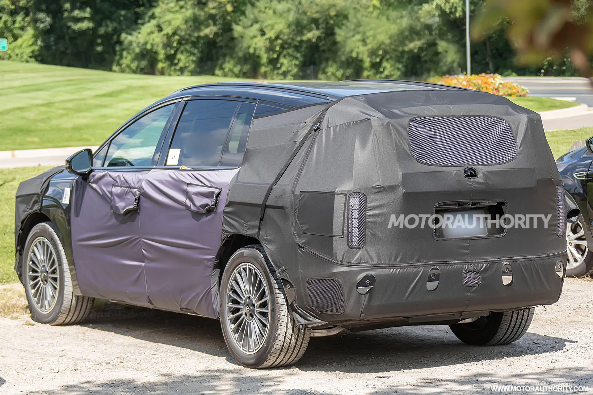 2025 Hyundai Ioniq 9 - Image 9