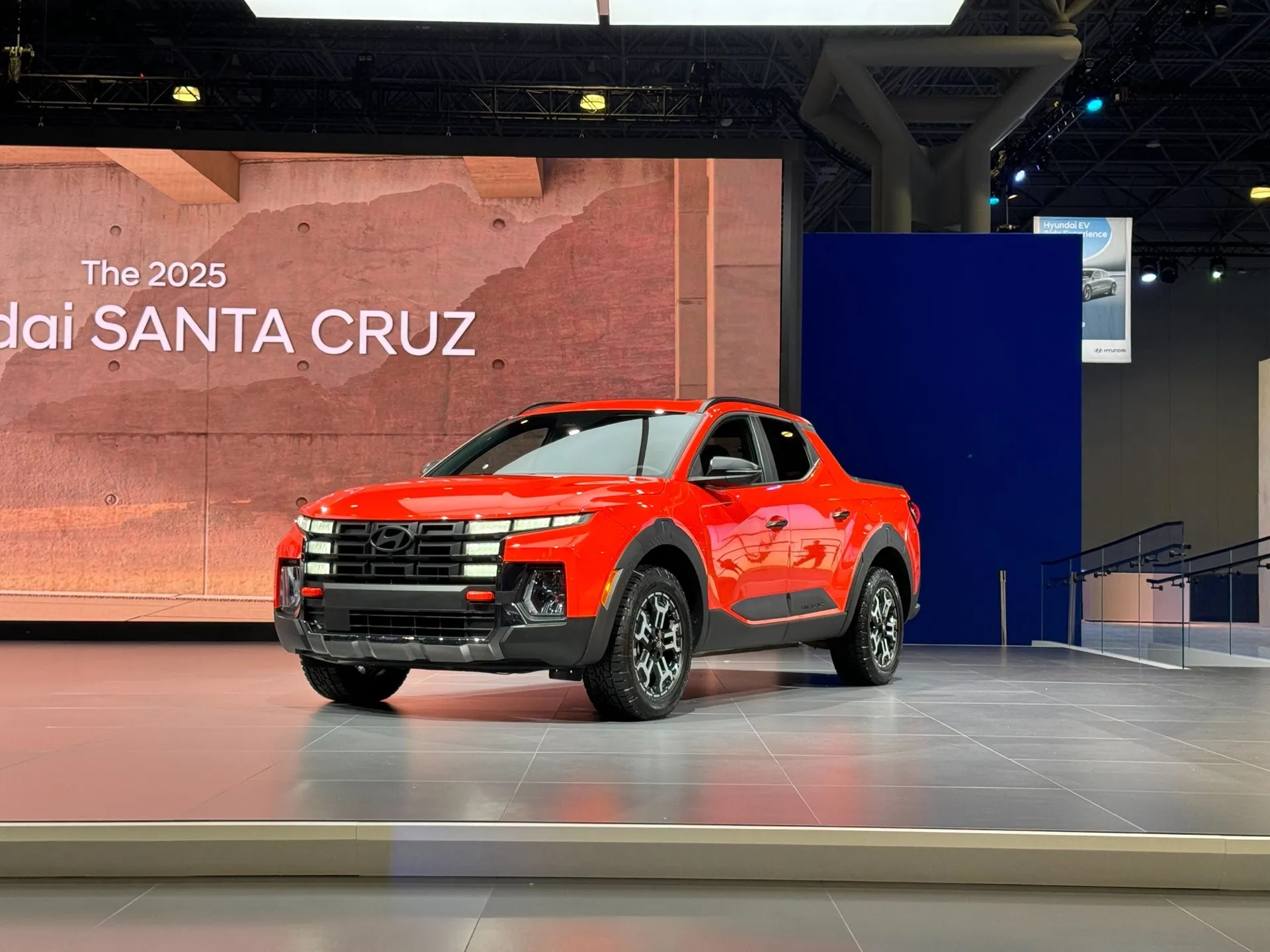2025 Hyundai Santa Cruz rolls in with recent seems, tech