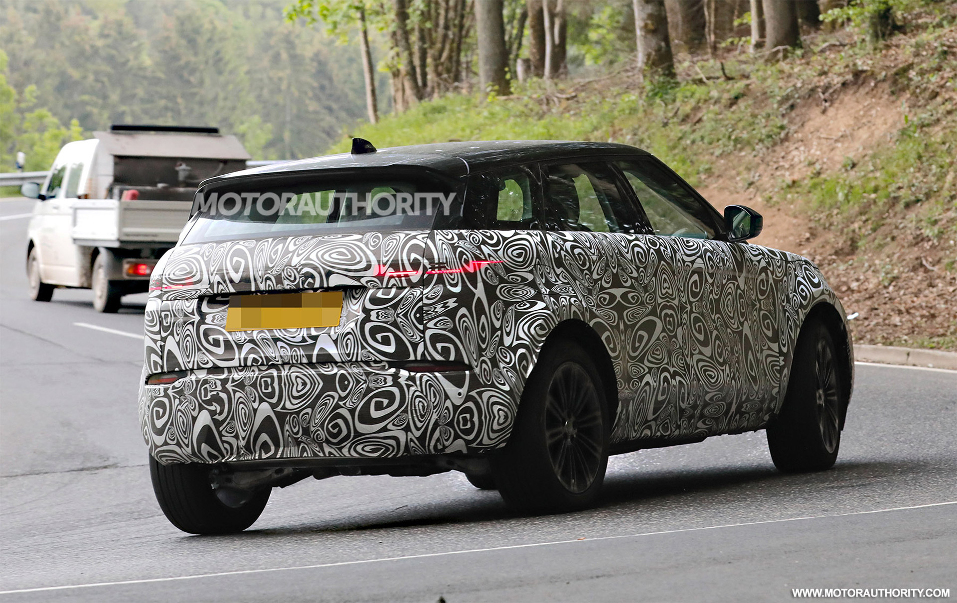 2025 Range Rover Evoque facelift spy shots - Photo credit: Baldauf