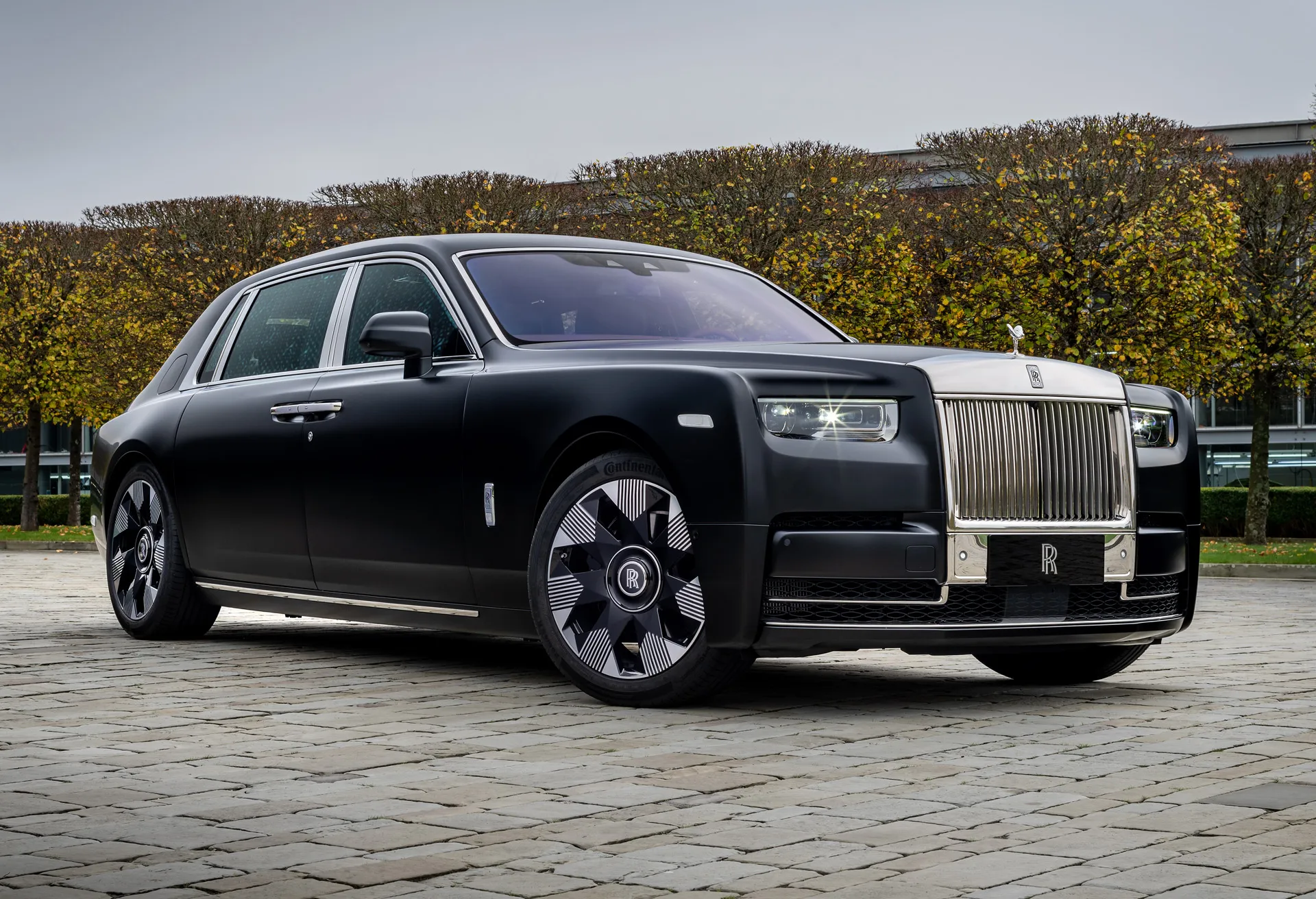Rolls Royce Marks Year Of The Dragon With Bespoke Phantoms Dunlas Rolls Royce Marks Year Of The Dragon With Bespoke Phantoms Dunlas