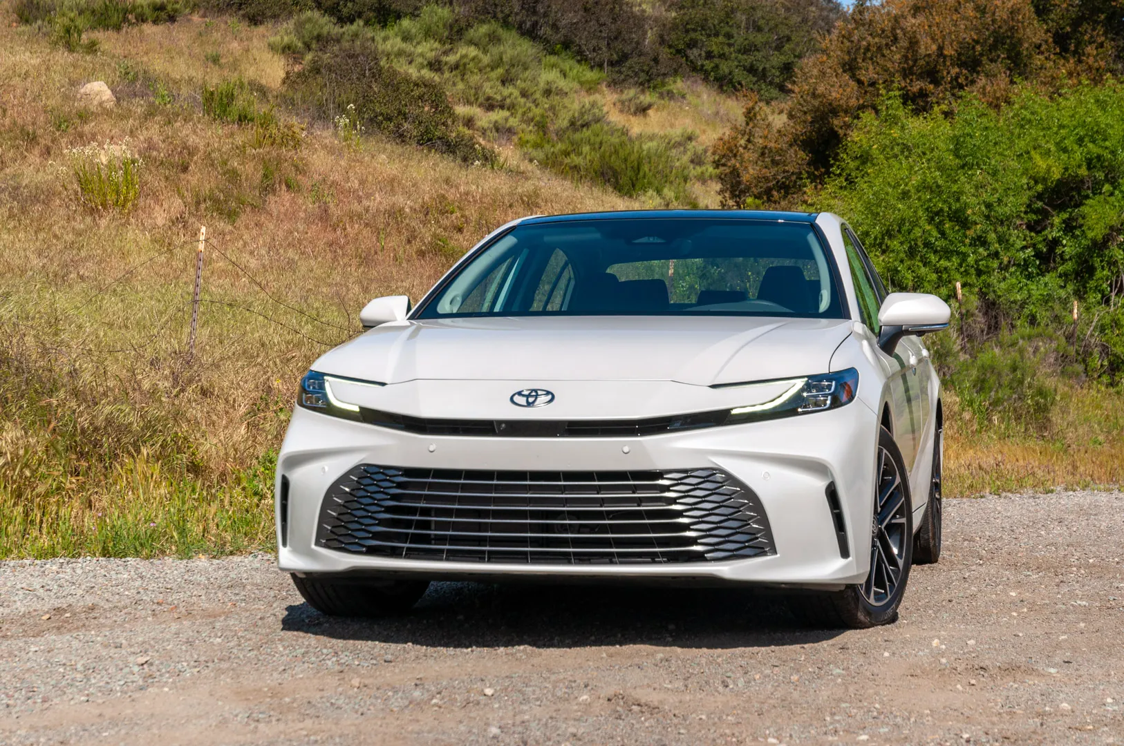 2025 Toyota Camry side profile showing flowing roofline and low 0.27 Cd drag coefficient