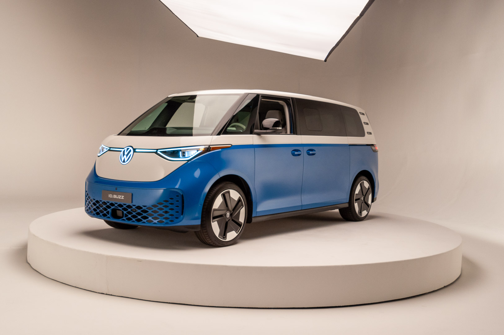 2025 VW ID.Buzz electric van gets 3 rows, AWD in US version Flipboard