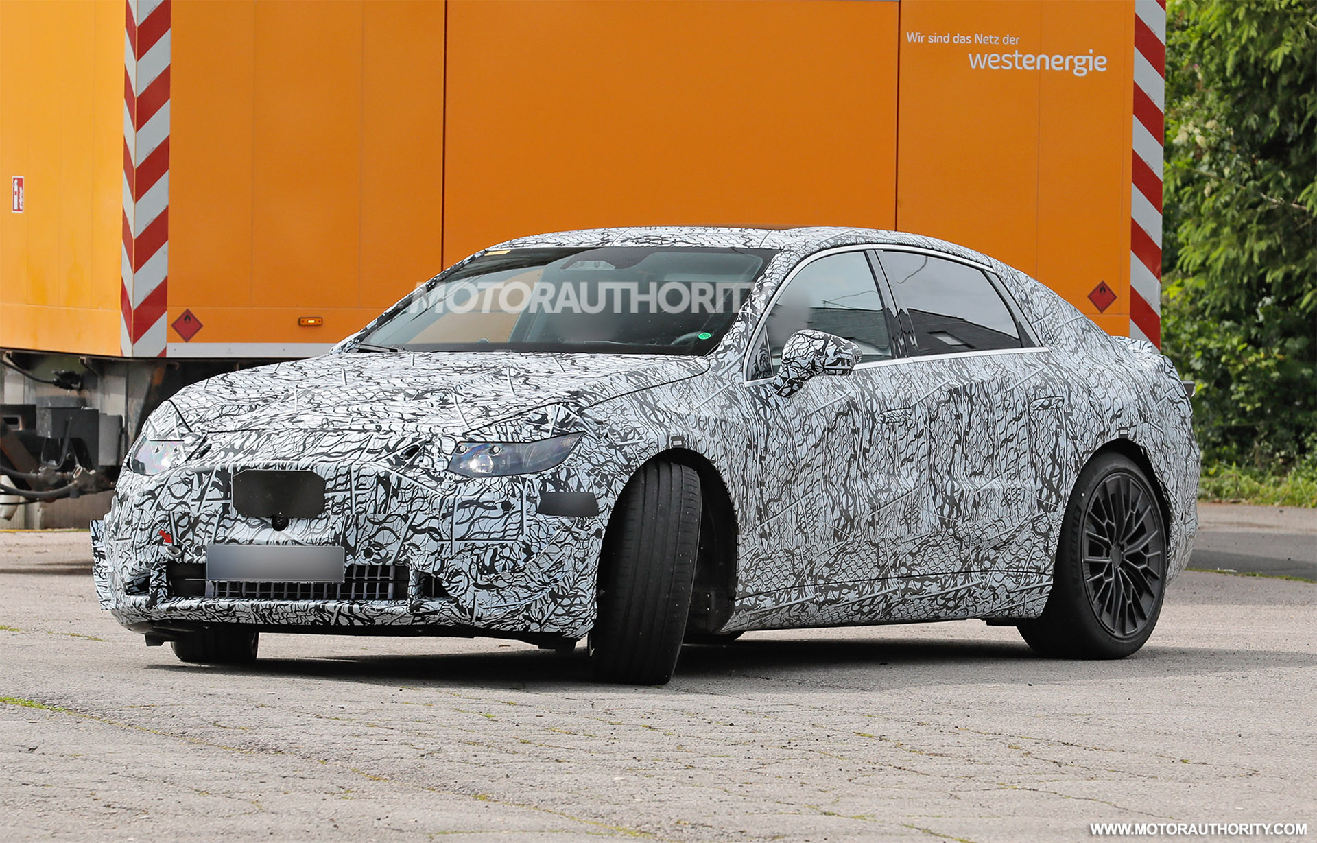 2026 Audi RS Q6 E-Tron, 2026 Mercedes-AMG C-Class EV: Car News Headlines