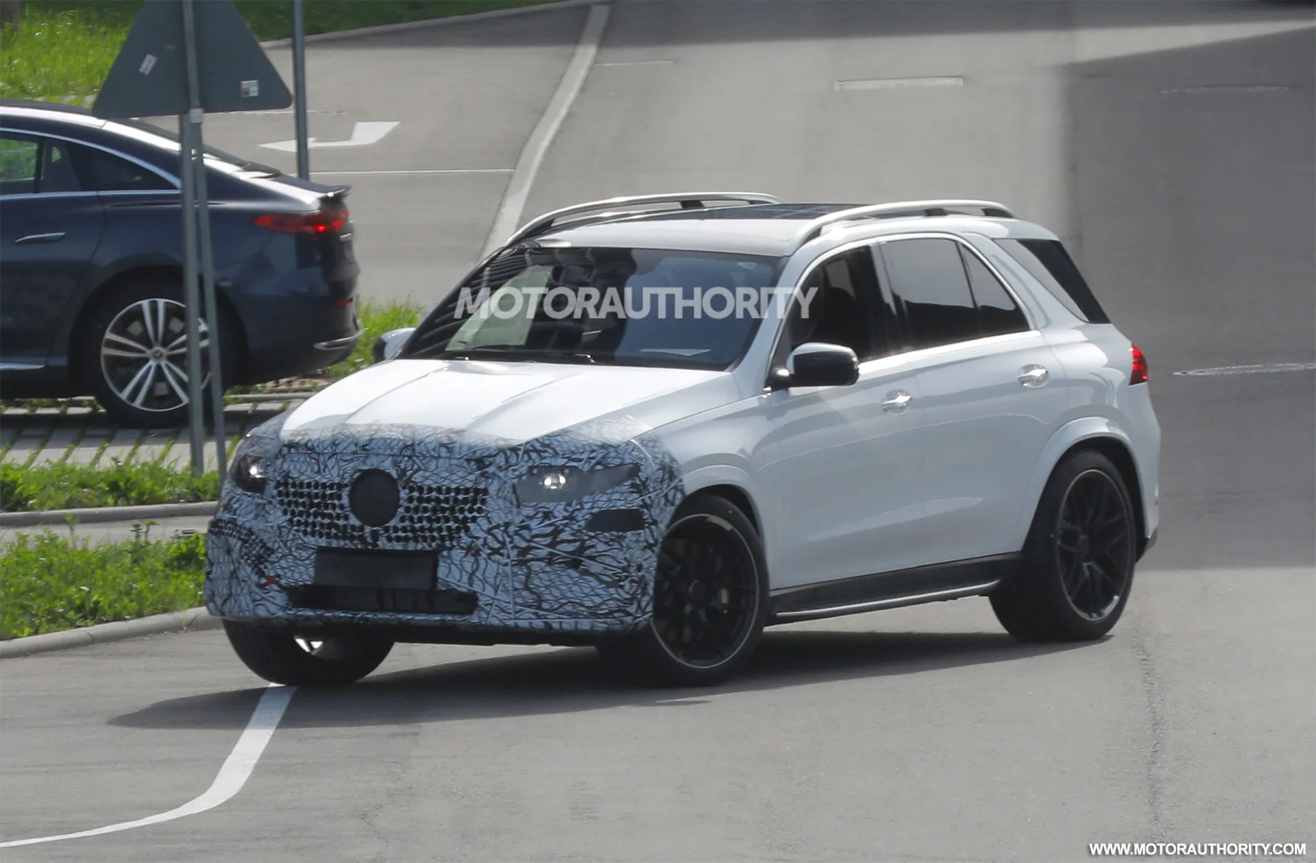 2027 Mercedes-Benz GLE-Class facelift spy shots - Photo credit: Baldauf