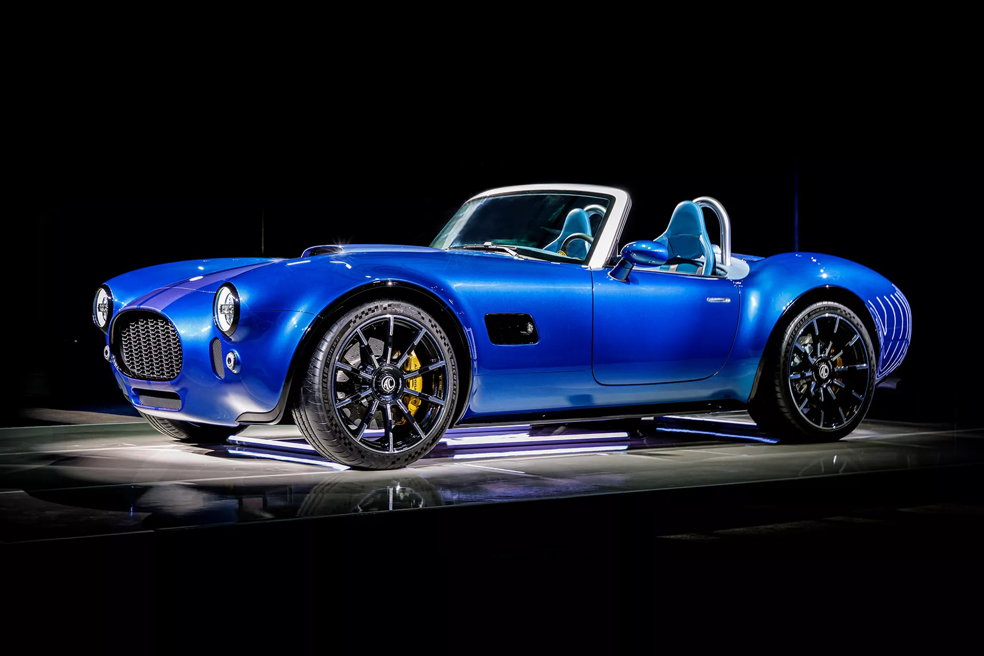 Modern AC Cobra GT Roadster debuts with over 650 hp Auto Recent