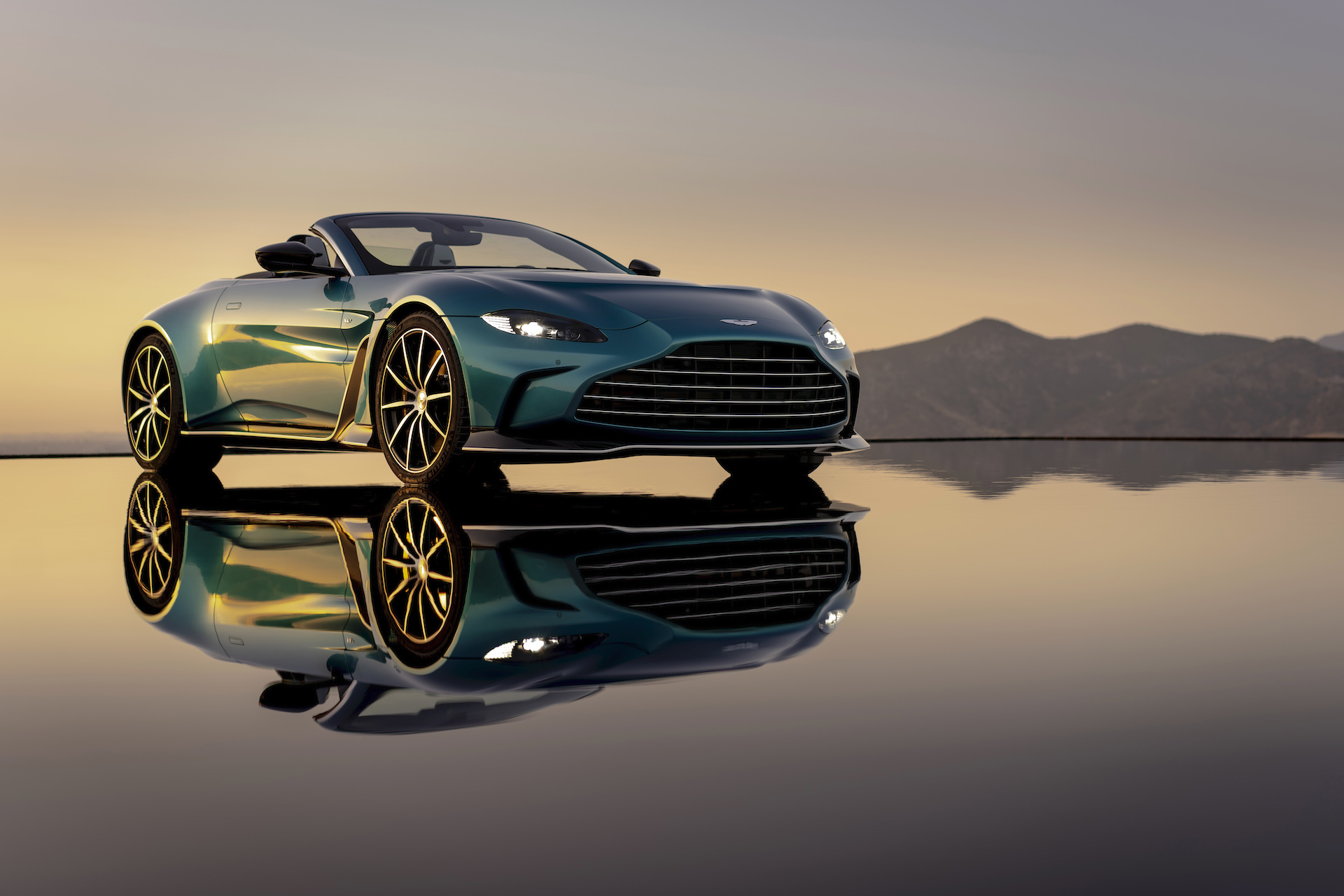 Era Aston Martina V12 Vantage kończy się wraz z premierą Roadstera