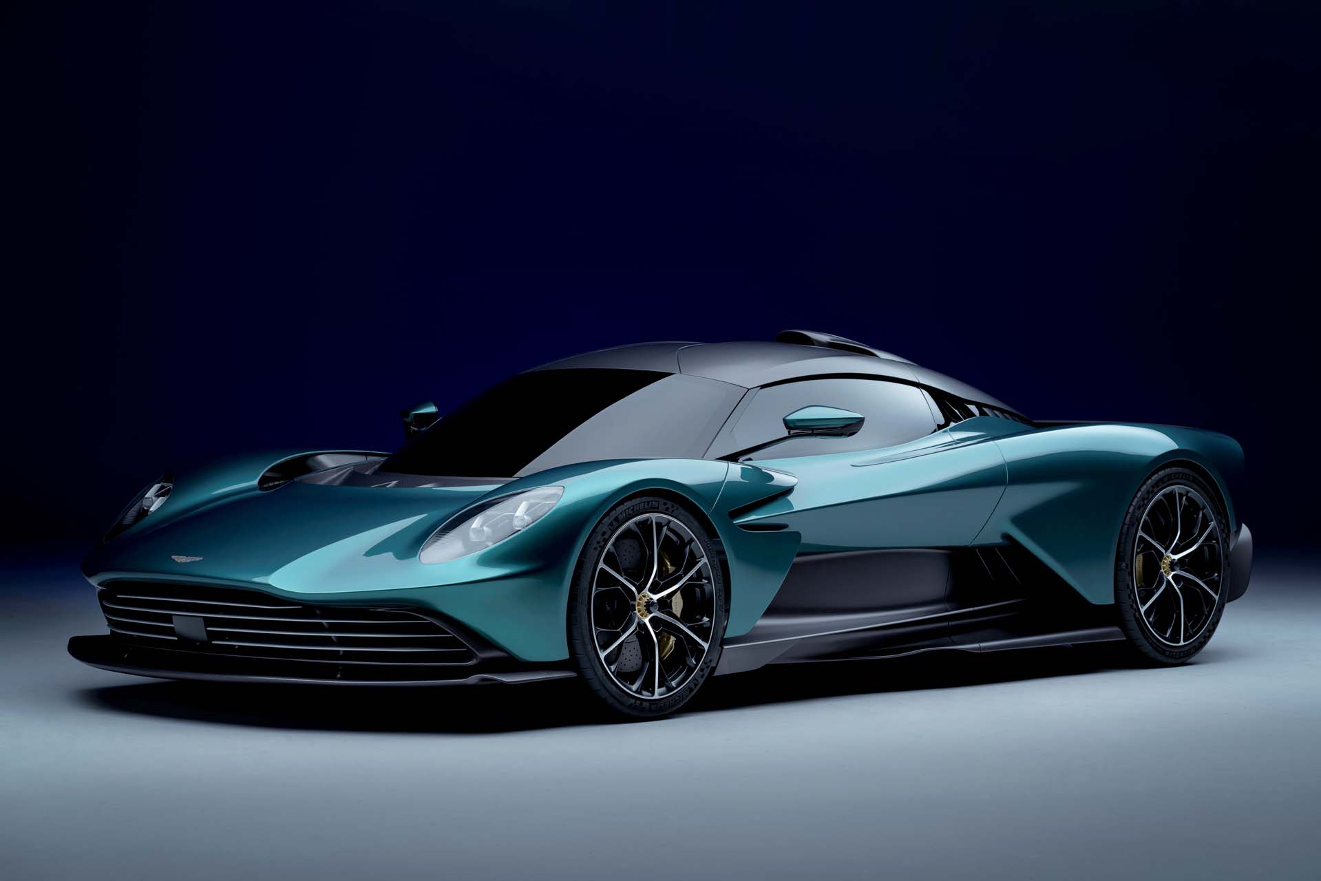 Aston Martin lineup to be electrified by 2030; hybrid arriving in 2024, EV in 2025
