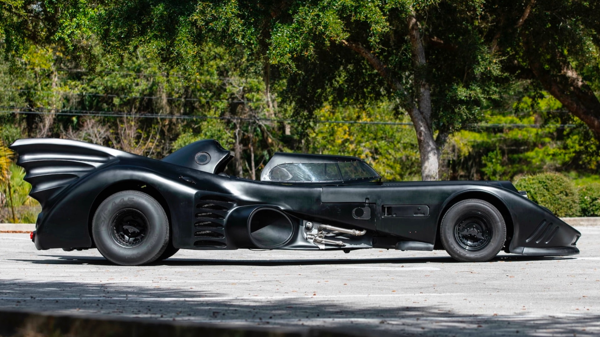Buy this Batmobile replica and live your childhood fantasies