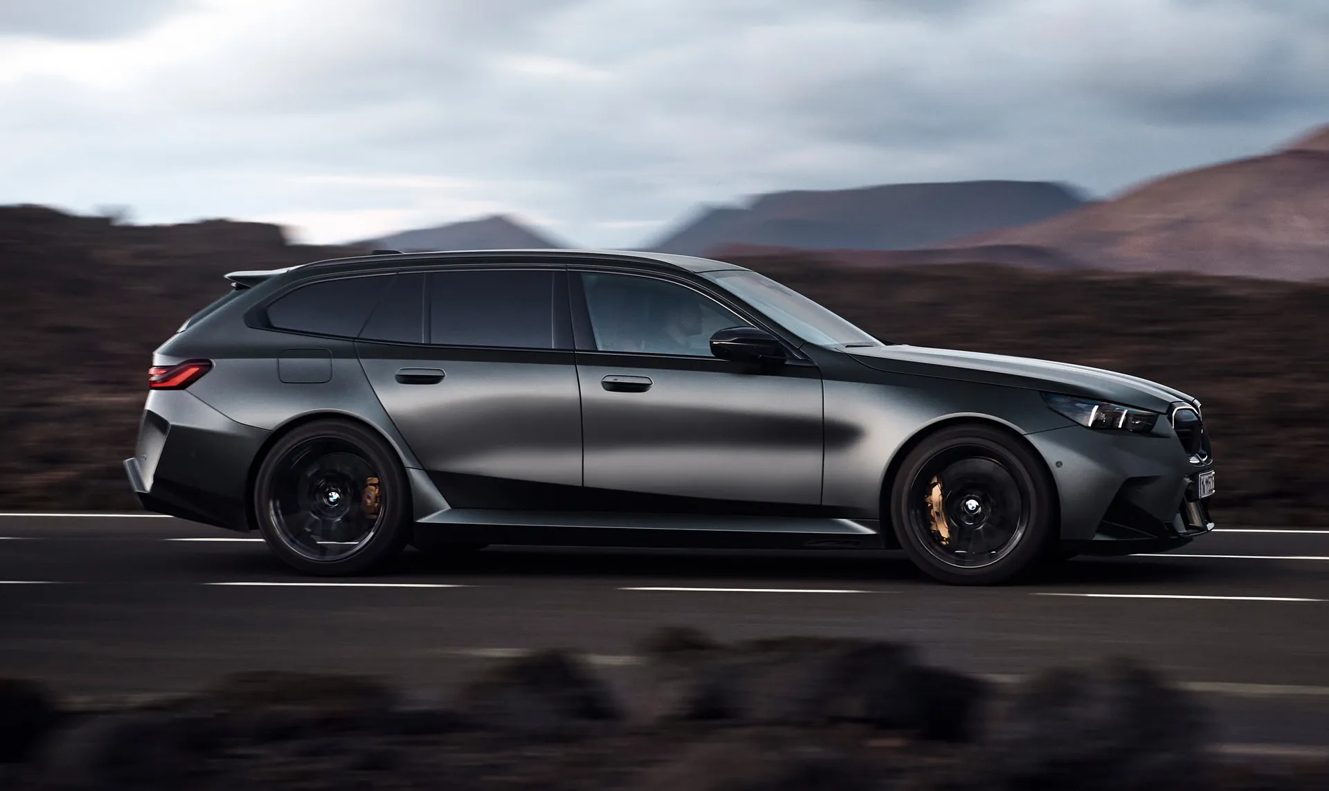 2025 BMW M5 Touring plug-in hybrid nets 717 hp, costs 2,675