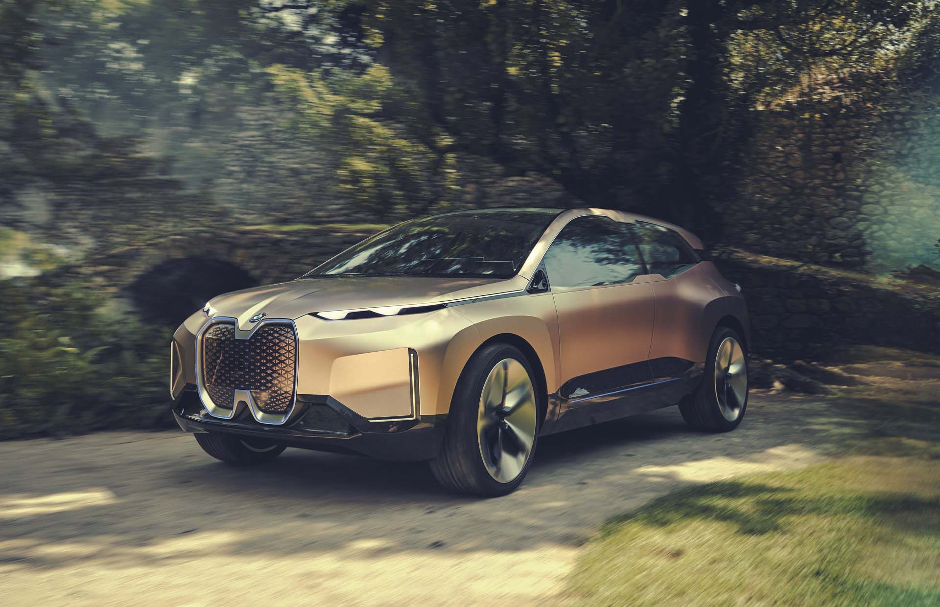 BMW Vision iNext electric concept redefines German luxury flagship