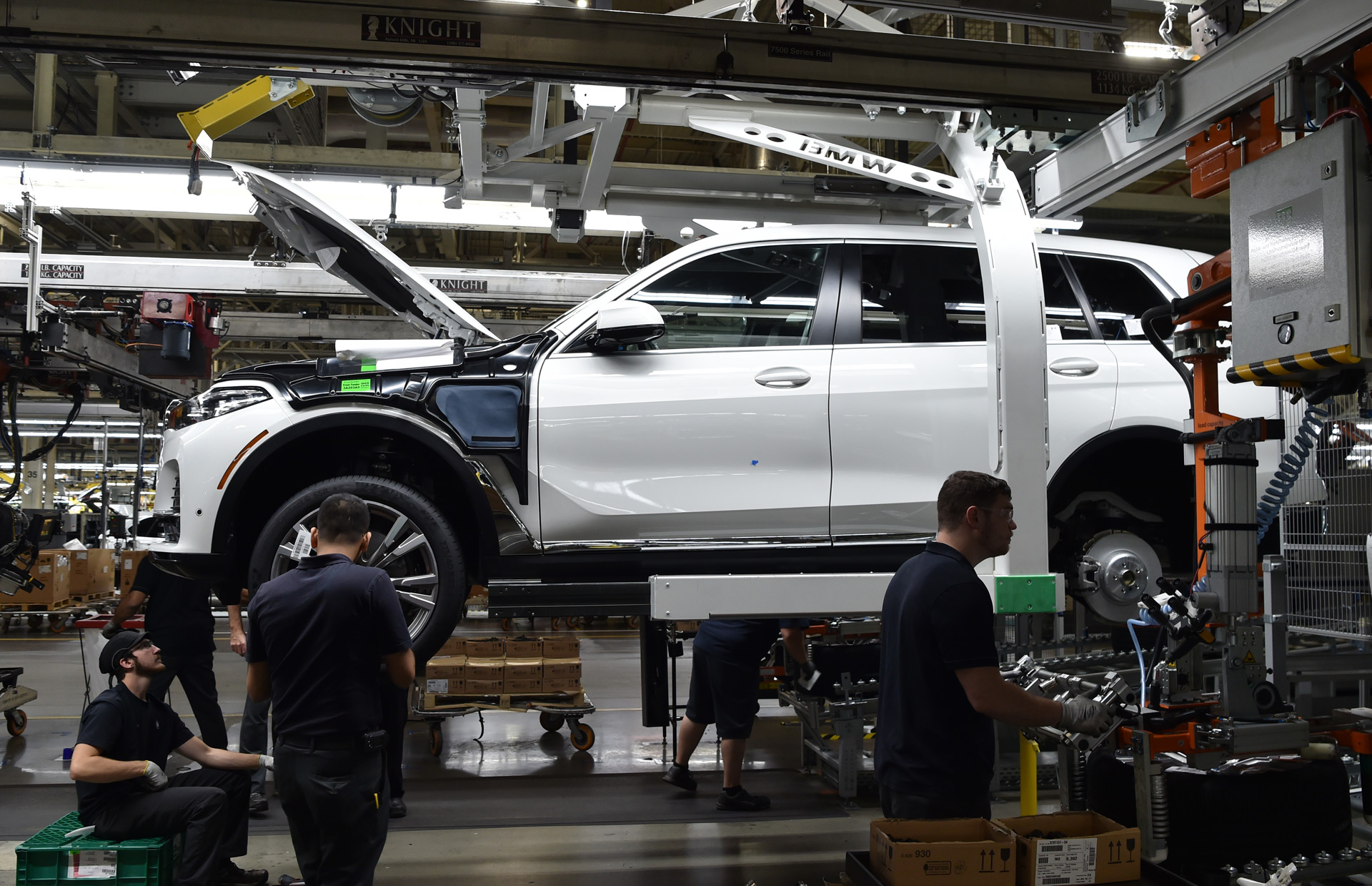 bmw-x7-pre-production-at-plant-in-sparta