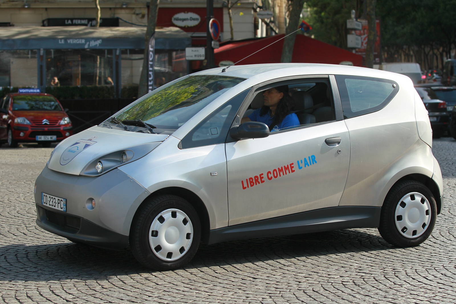 Parisian Bollore Electric Car  Is Cheap Requires Battery 
