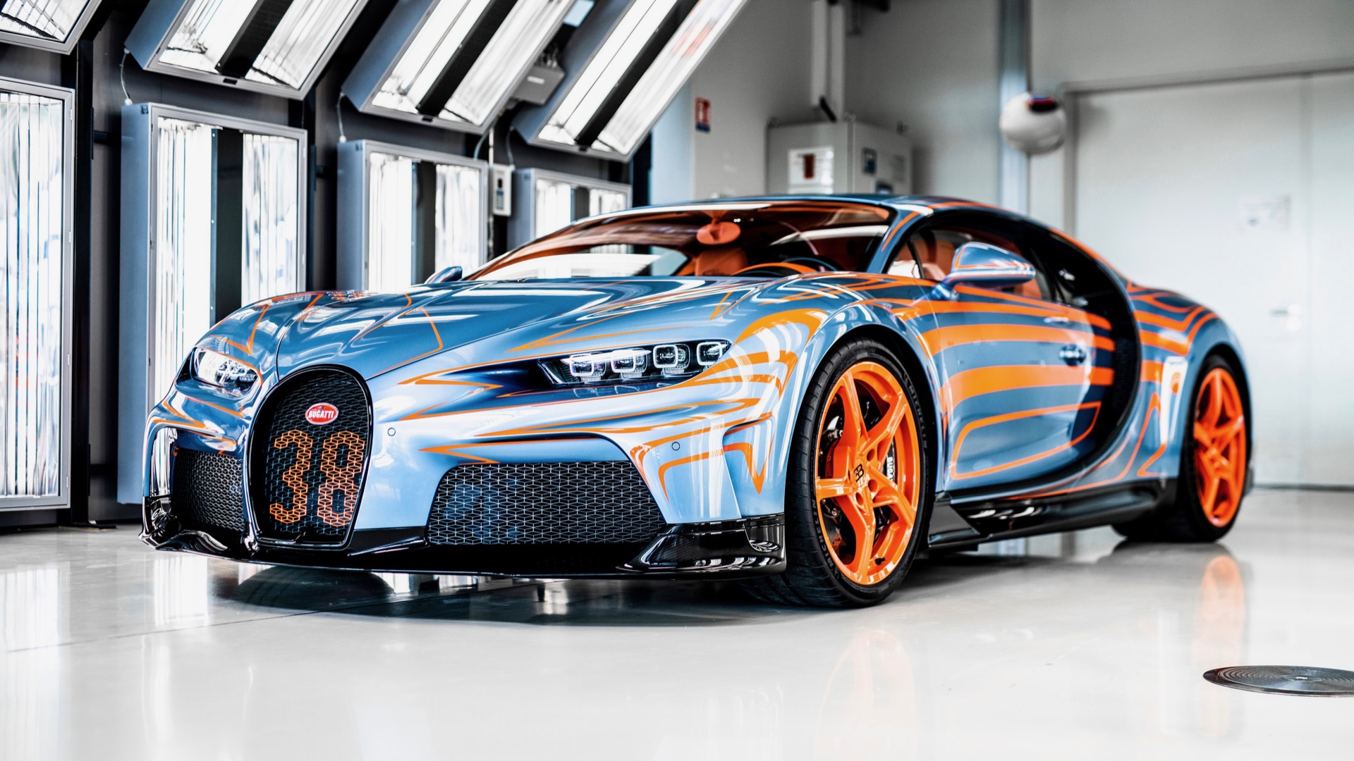 Bugatti Chiron Super Sport enters production, first car features Vagues