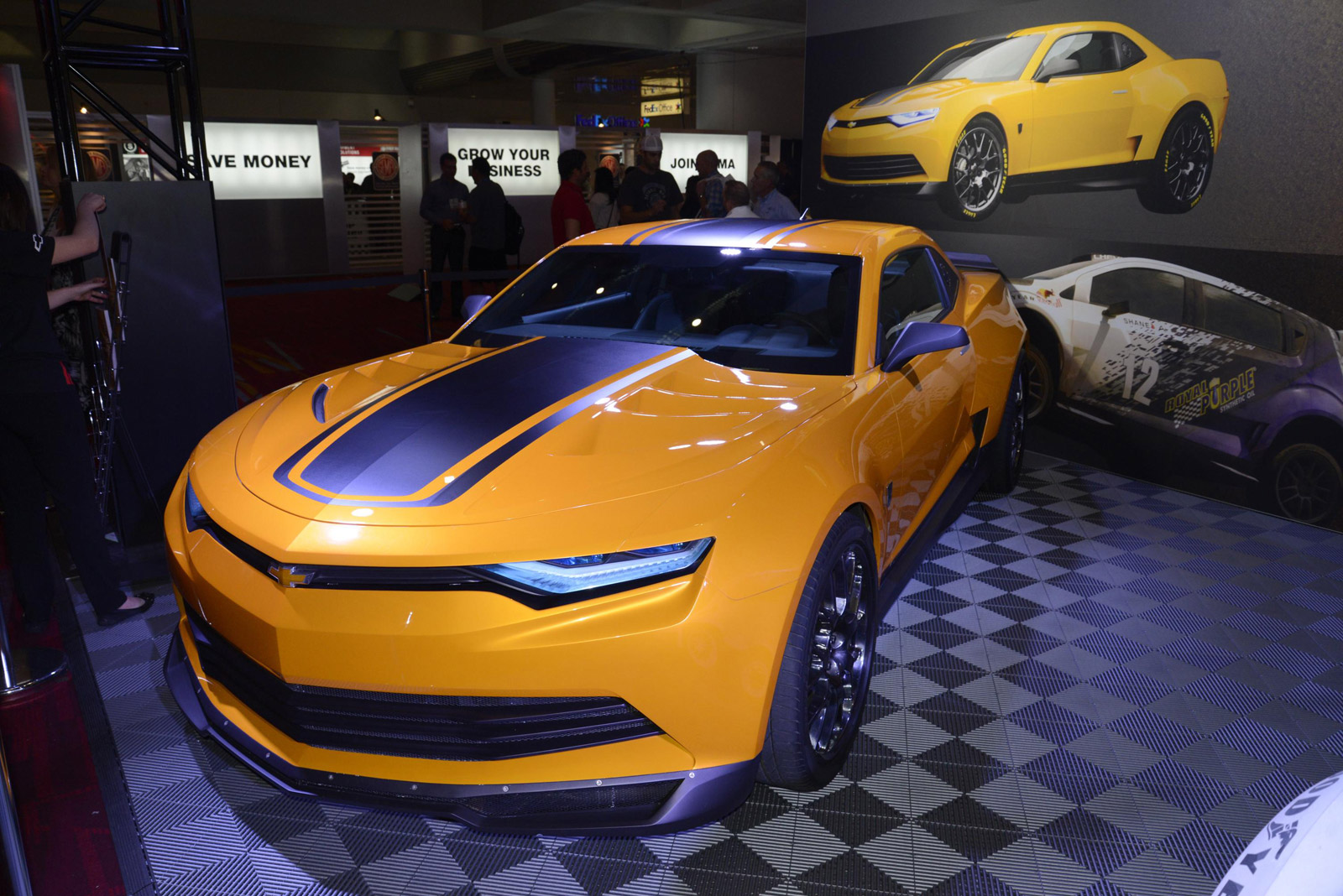 Chevrolet Camaro : Bumblebee de retour dans Transformers 4 et présente au  SEMA 2013 ! - Les Voitures