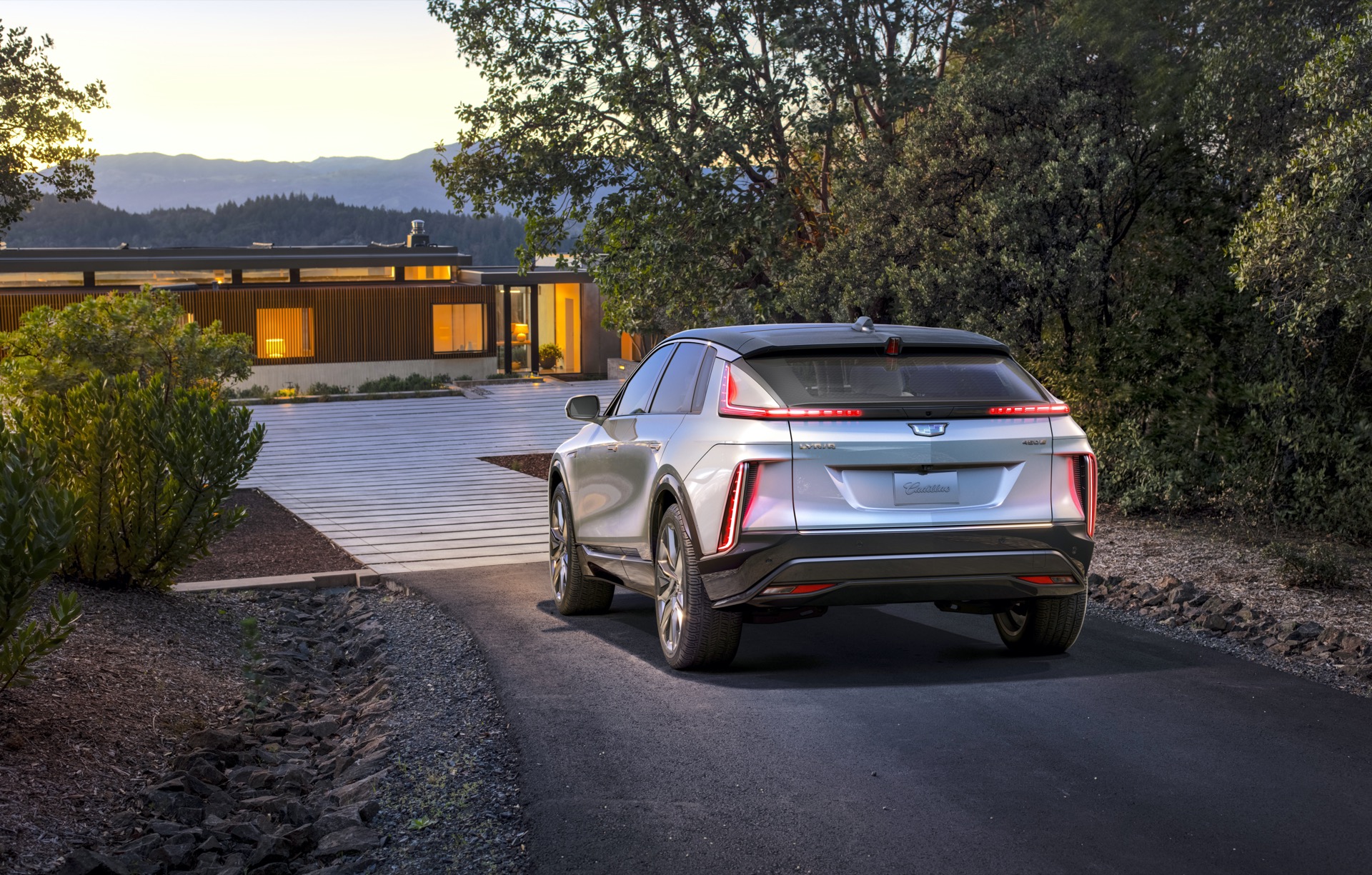 2023 Cadillac Lyriq starts at $59,990, guides GM down all-electric path