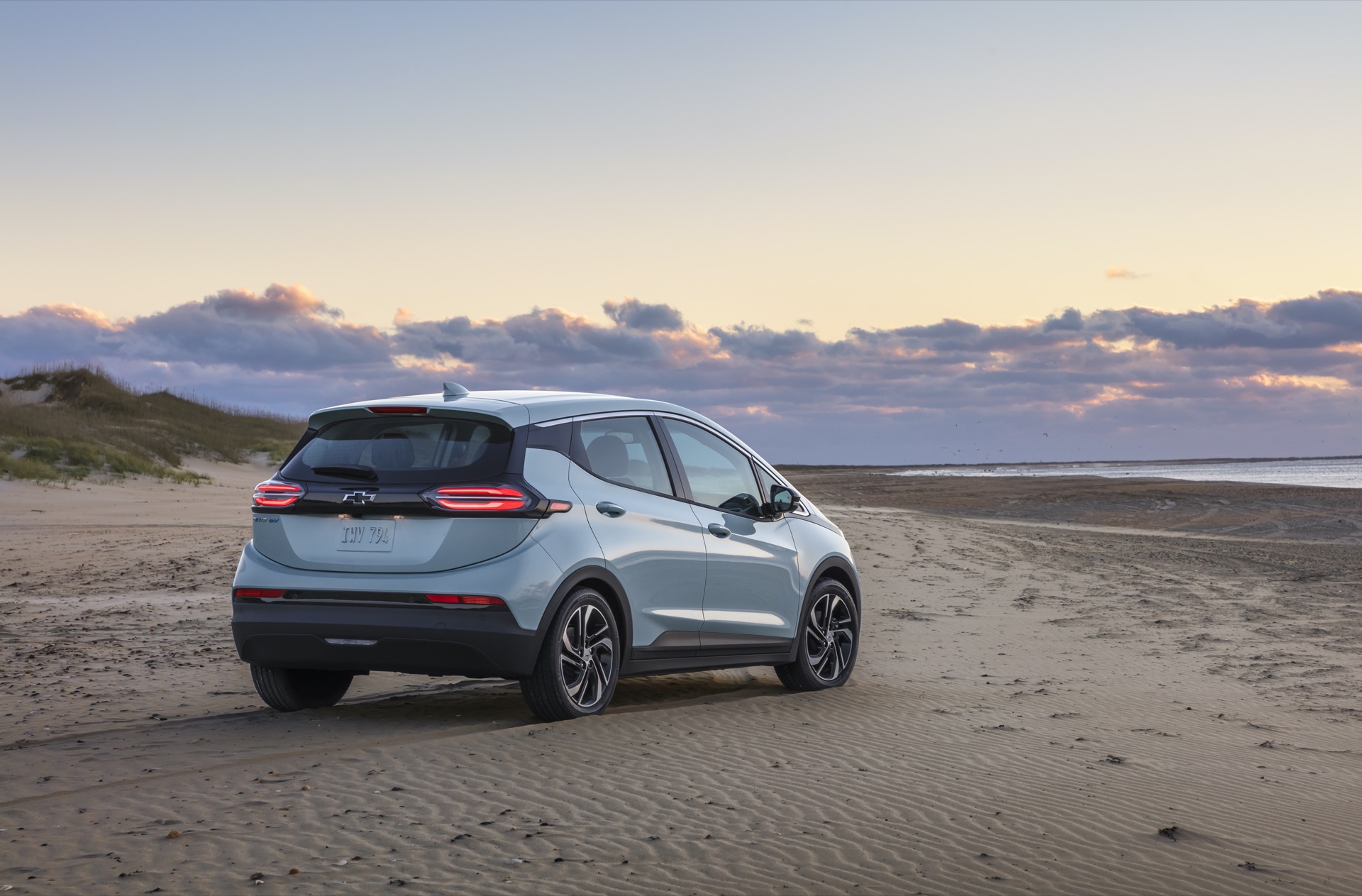 Ahead of cheaper 2023 Chevy Bolt EV, GM incentive gives 2022 models