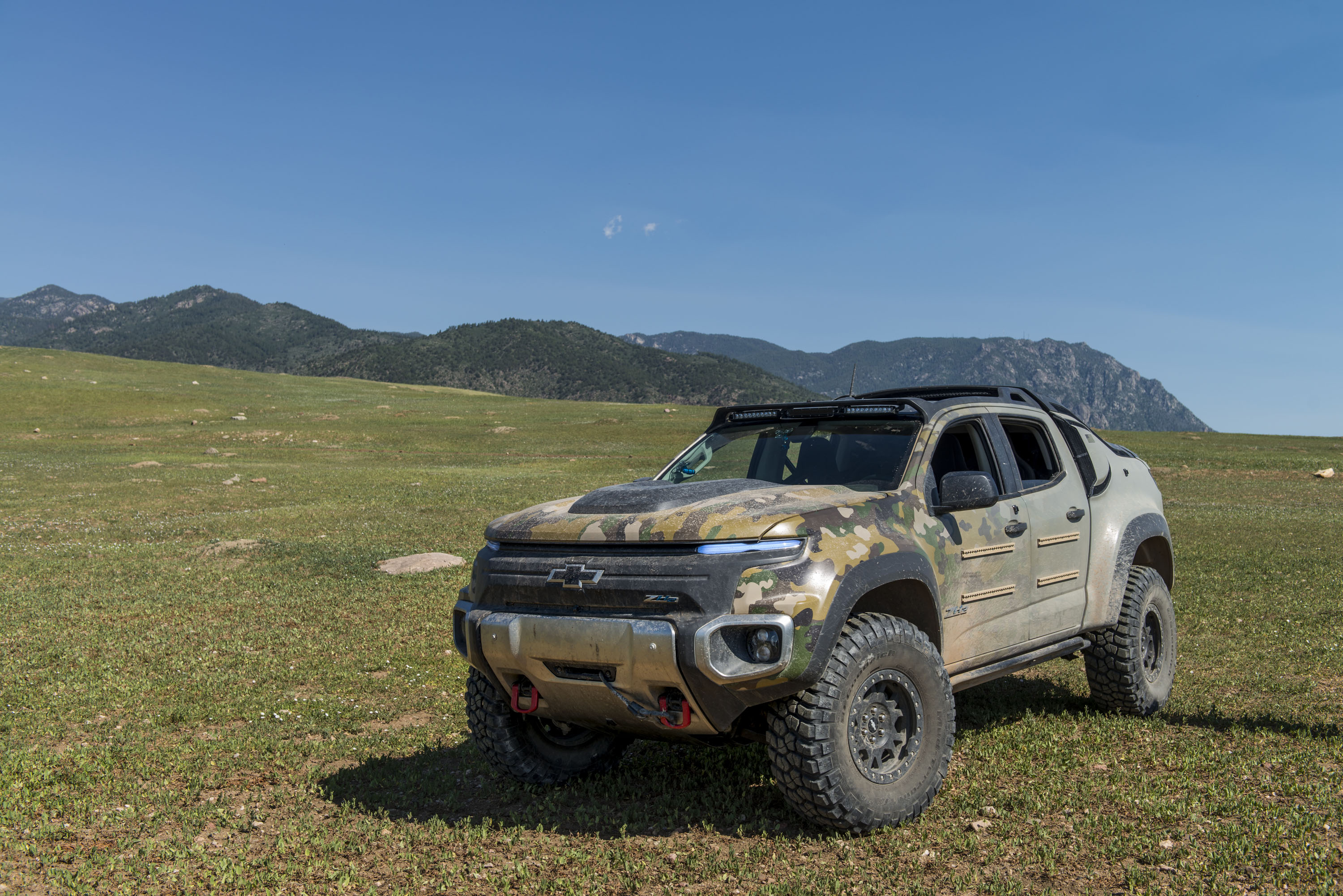 Chevrolet Colorado ZH2 first ride in hydrogen fuelcell Army truck