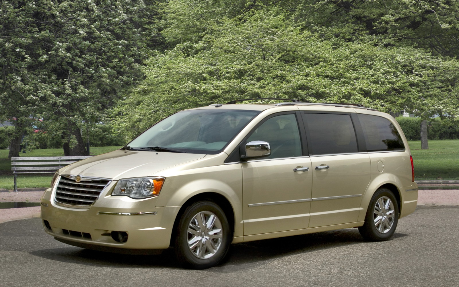 2010 Chrysler Town \u0026 Country Review 