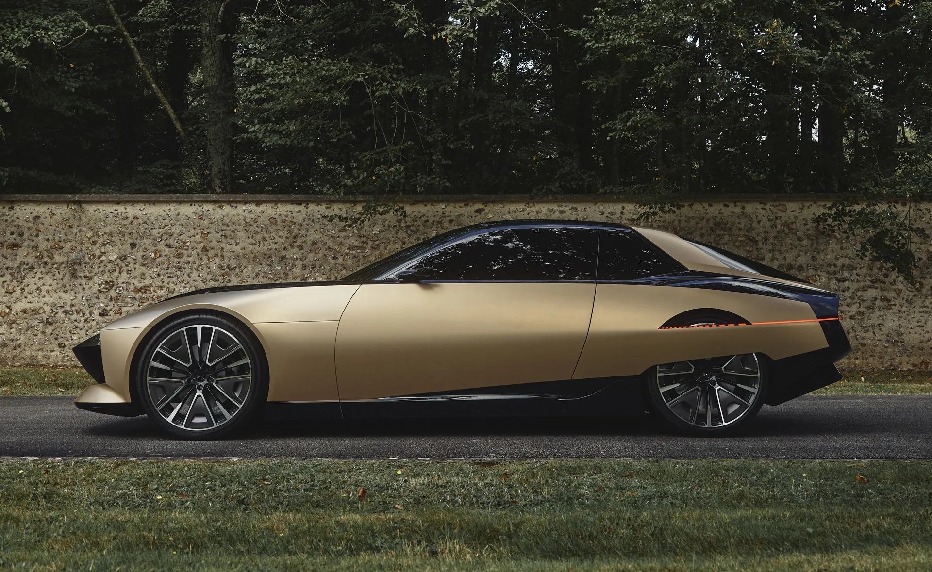 Citroën SM tribute mulled for production with Maserati V-6 Citroën SM tribute mulled for production with Maserati V-6