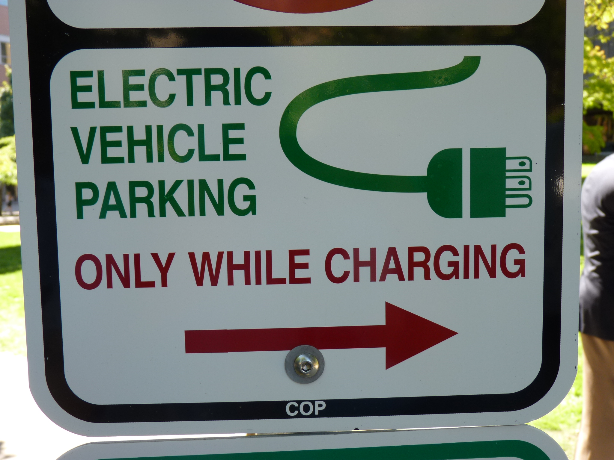 Park A Regular Car In ElectricCar Space? In WA, It'll Cost Ya 124