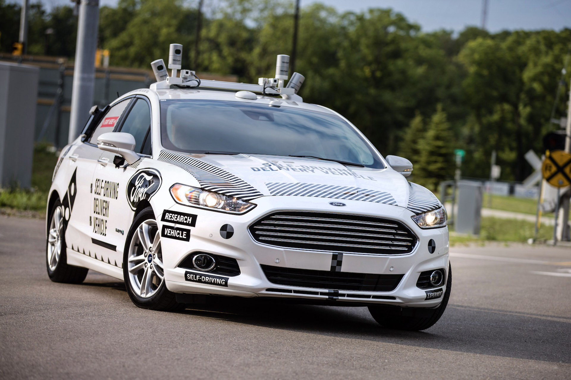 Ford Toyota Gm And Sae Collaborate On Standards For Self Driving Cars