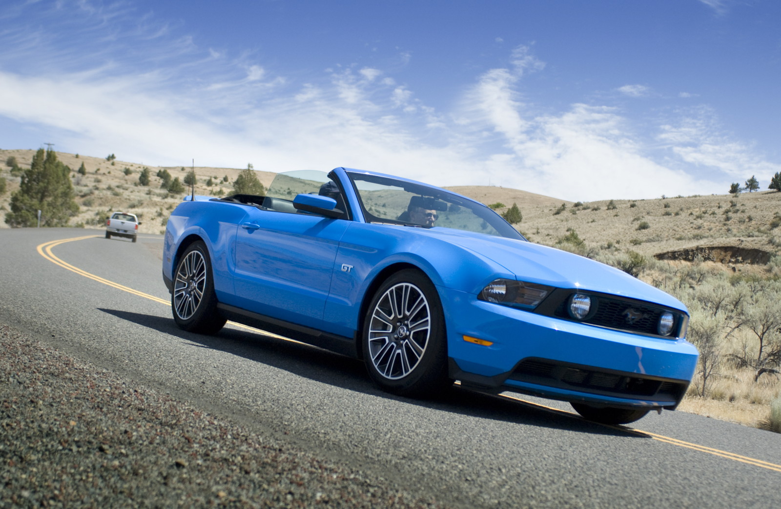 2010-ford-mustang-ups-incentives-to-keep-pace-with-camaro