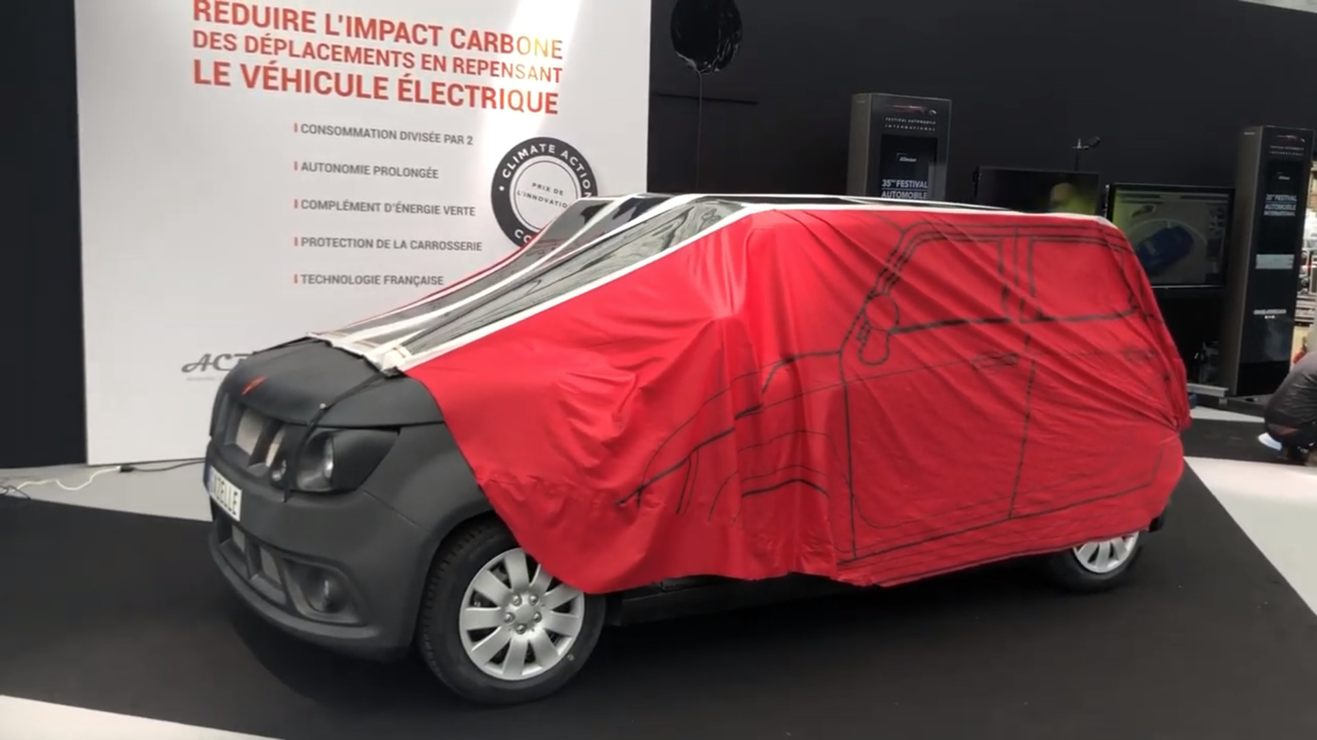 Retractable car cover claimed to gain miles of EV range each day