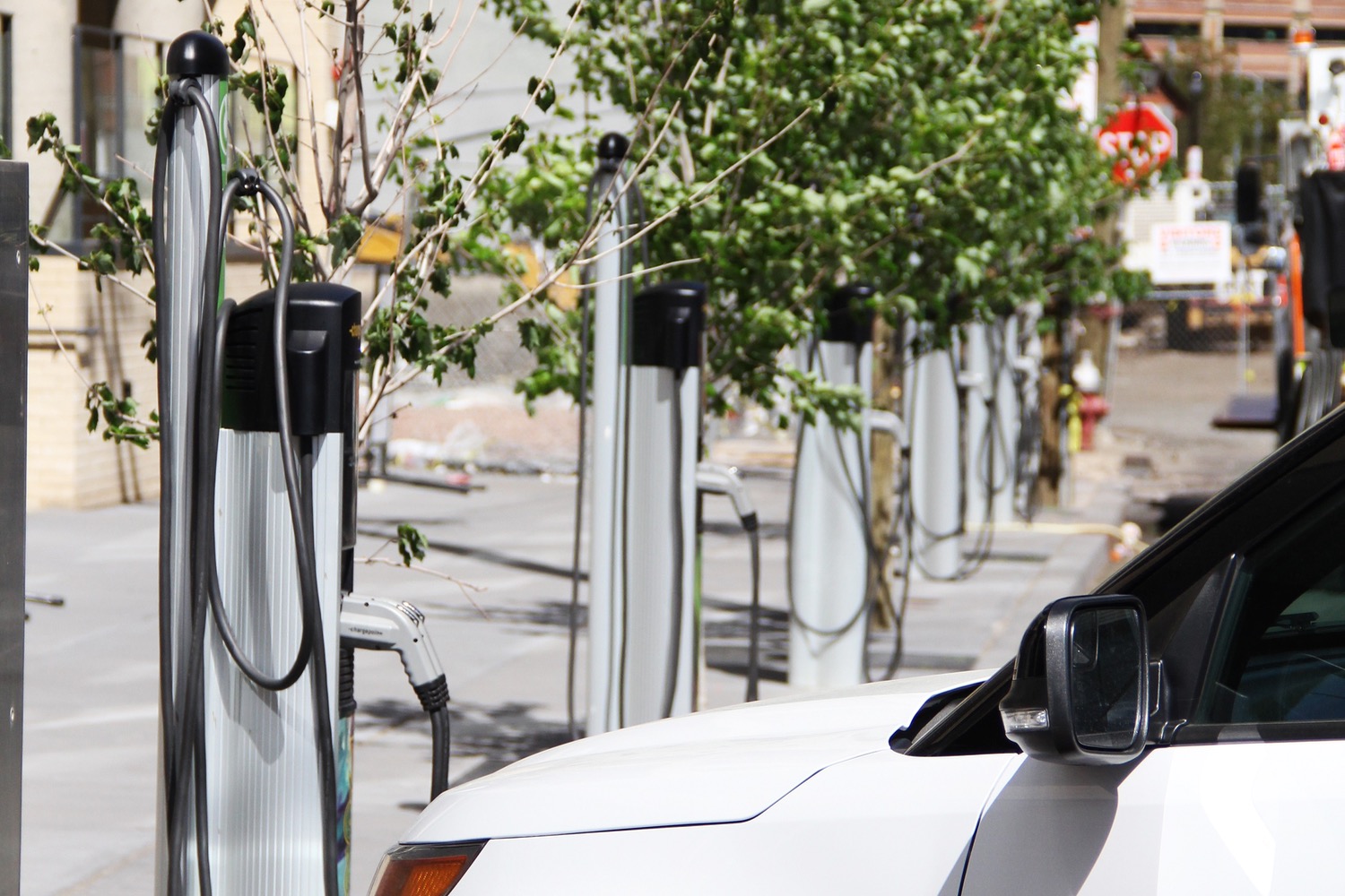 Curbside electriccar charging in Jersey City highlights importance for