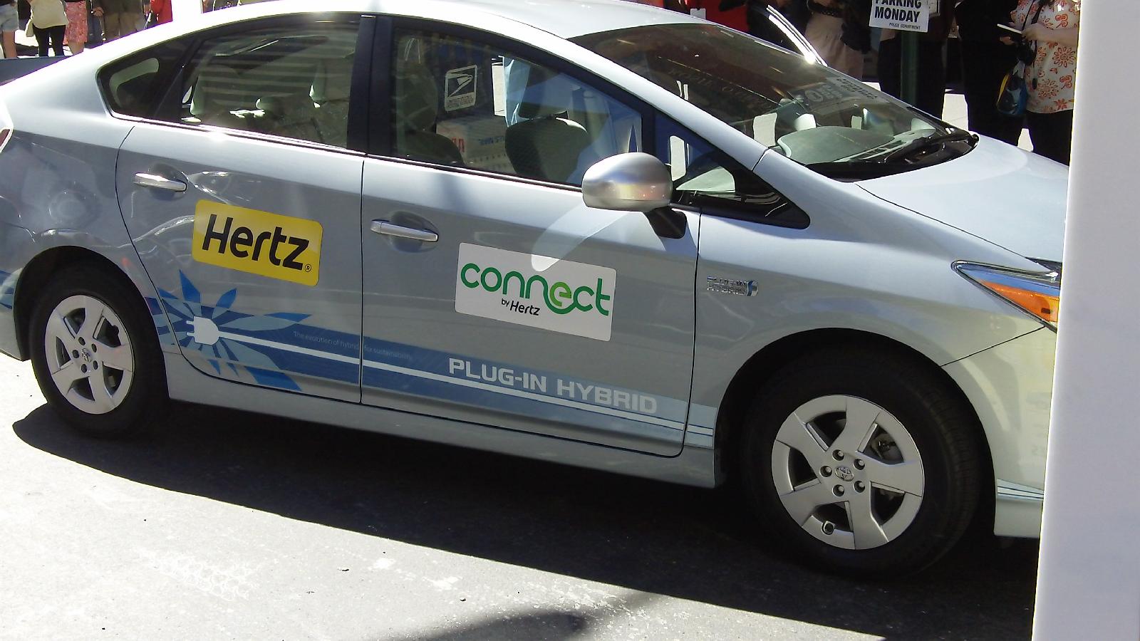 Hertz To Launch ElectricCar Rentals in NYC, Add Smart To Fleet