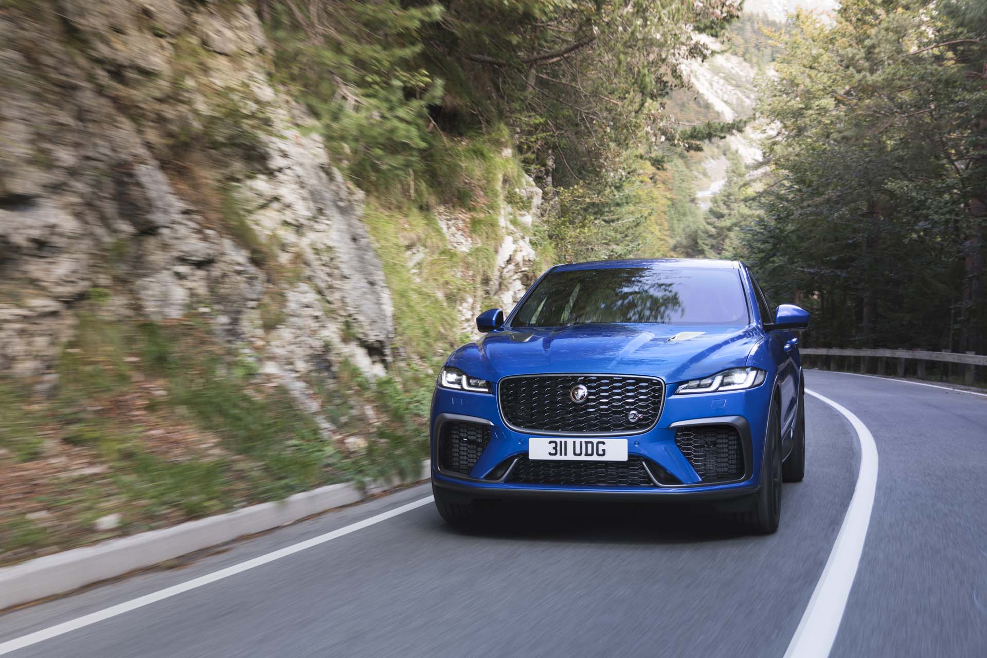 21 Jaguar F Pace Svr Arrives With Extra Grunt From Supercharged V 8