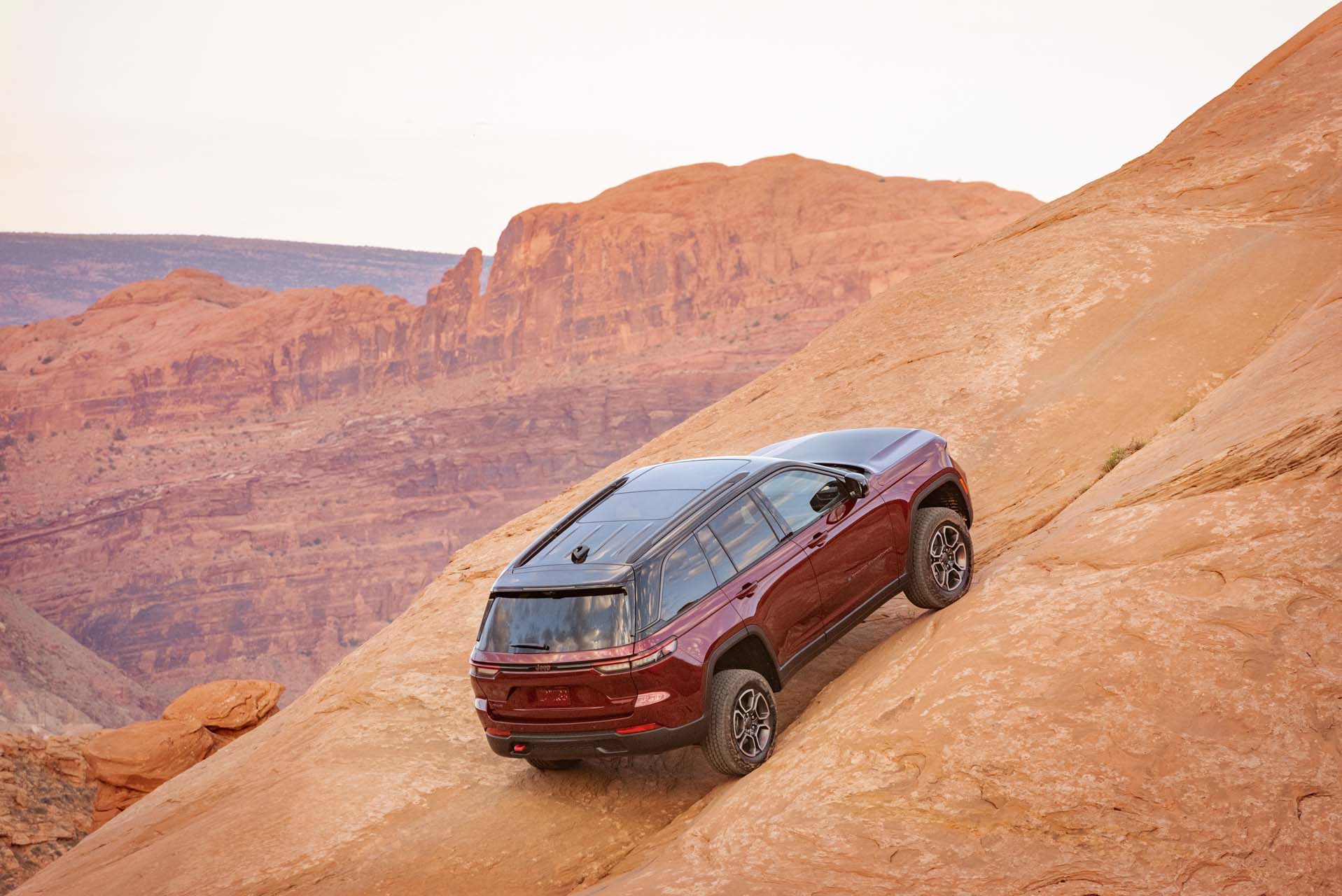 2022 Jeep Grand Cherokee tackles offroad trails and onroad luxury