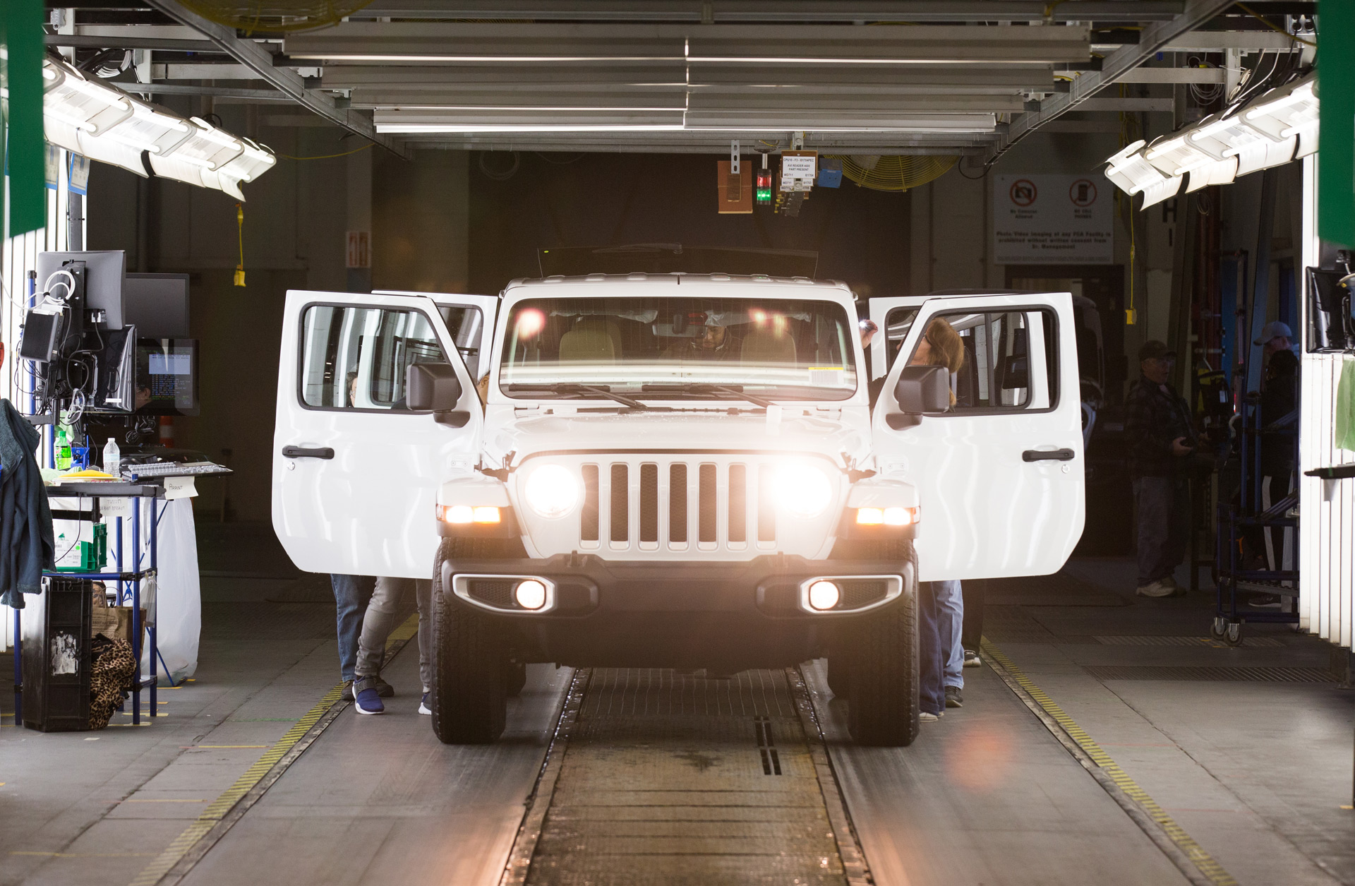 Center customs. Stellantis,Jeep завод в Италии. Jeep Factory Michigan.