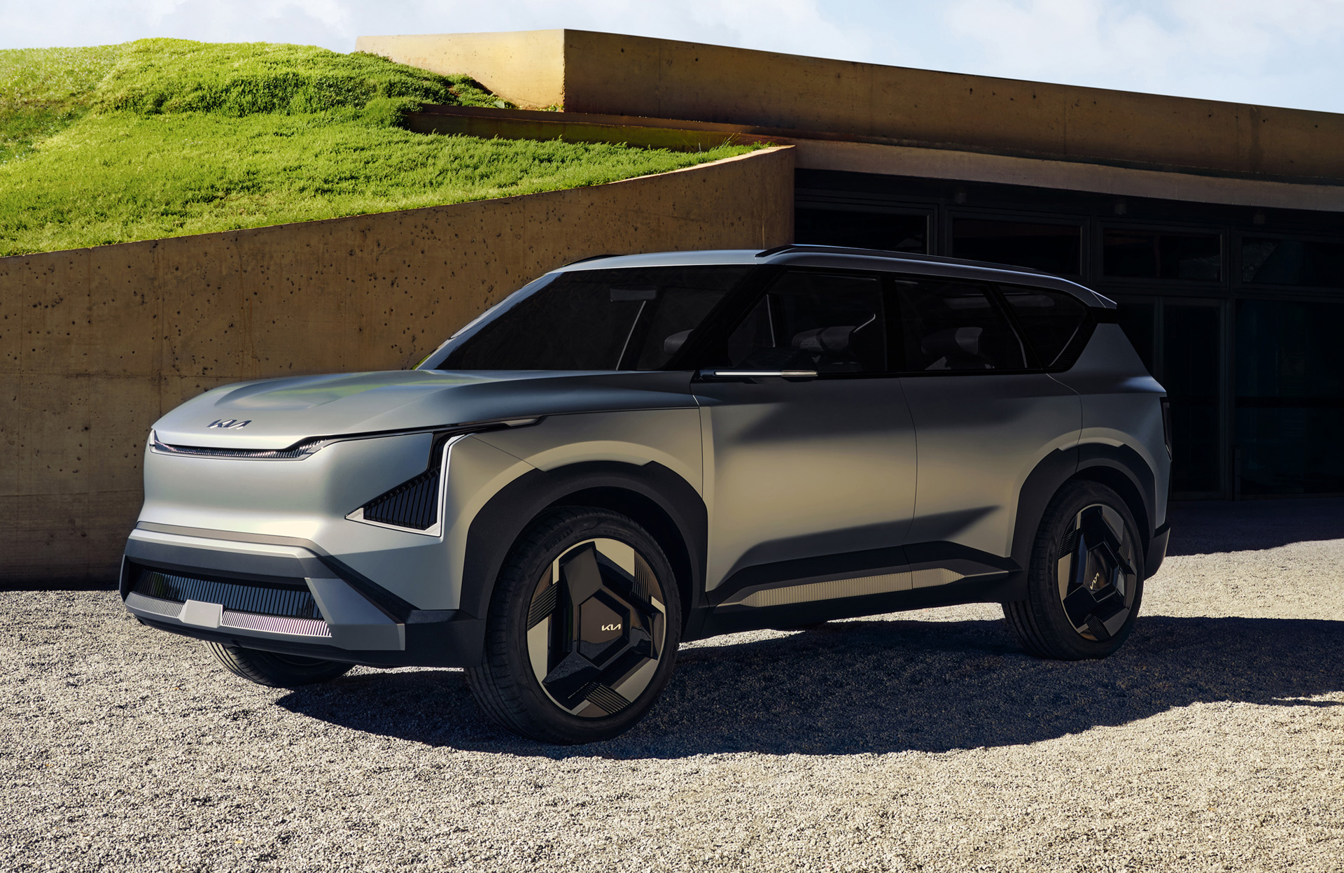 Kia EV5 electric SUV concept taps solar panels, swivel seats
