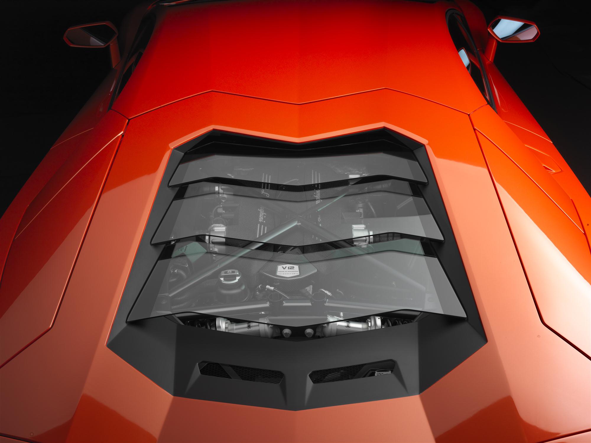 Video: Lamborghini Aventador Engine Roars, Tach Swings