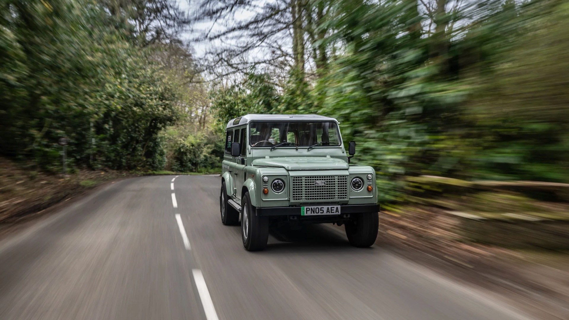 Land Rover Defender electric restomod uses in-wheel motors