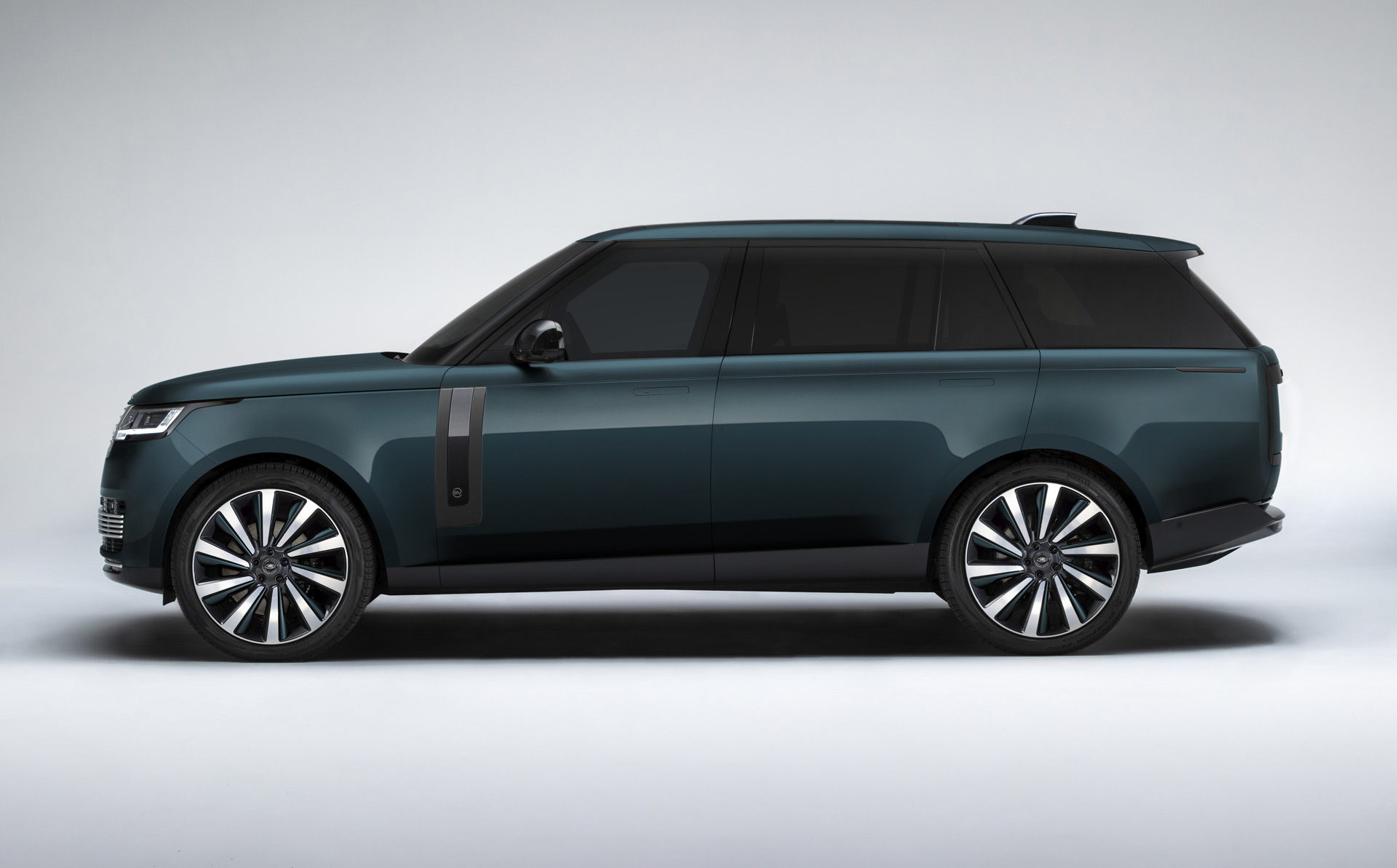 2023 Range Rover gets 606 horsepower V-8, more personalization