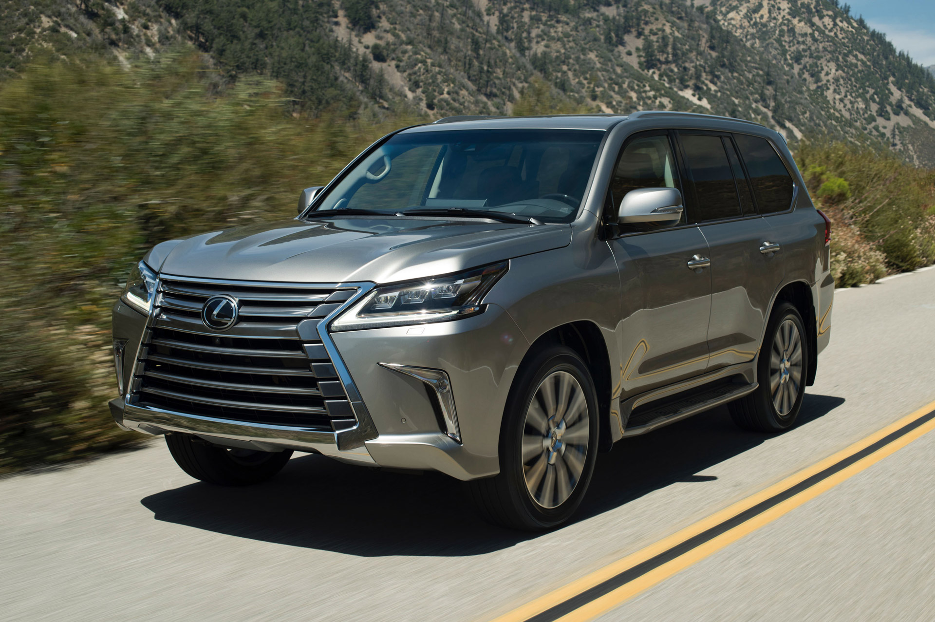 2016 Lexus LX 570 Gets Revised Look More Technology