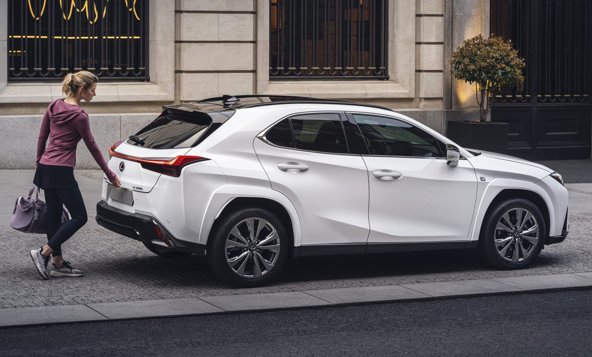 Preview 2023 Lexus UX gains improved infotainment, standard hybrid