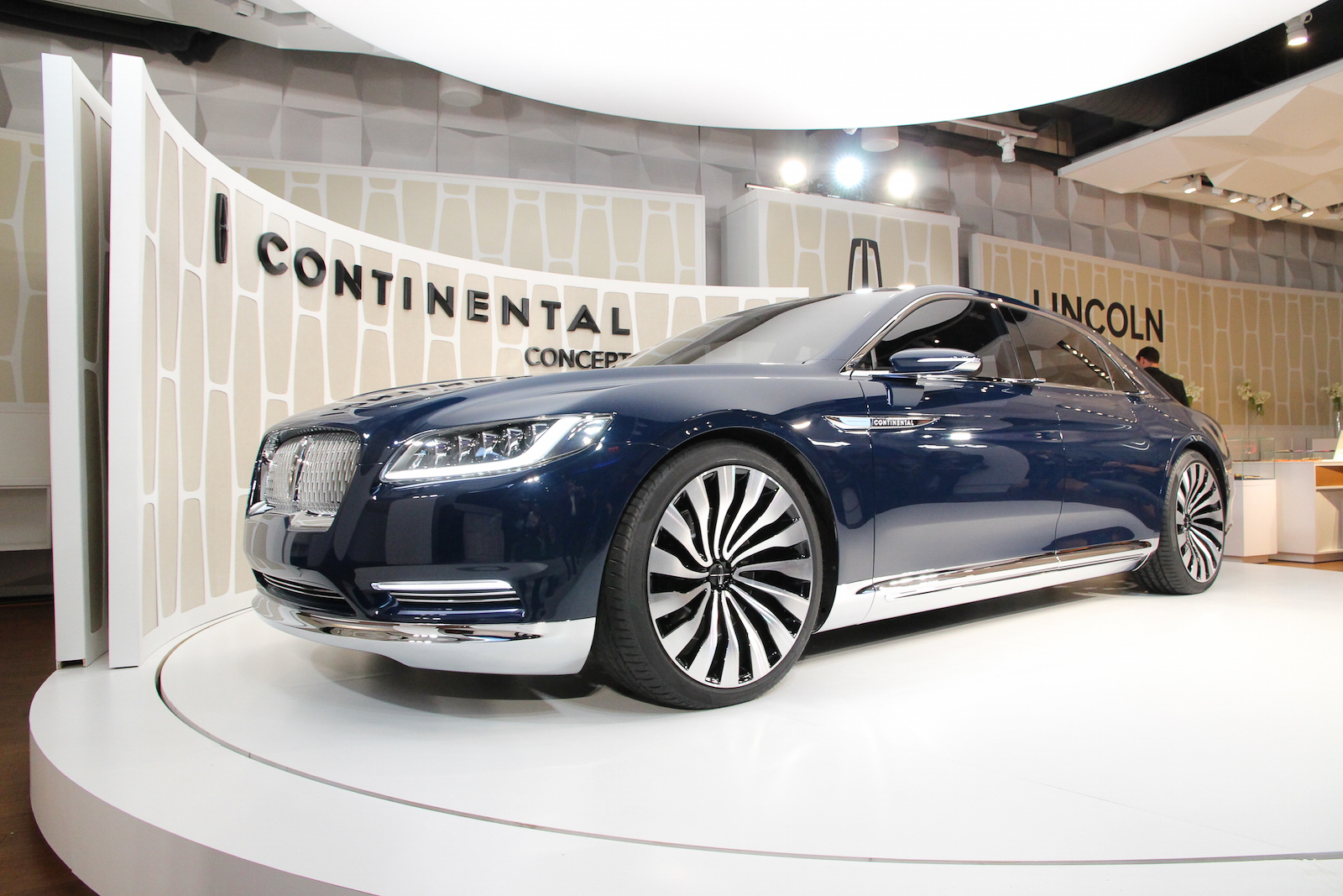 Lincoln Continental Concept Debuts At The 15 New York Auto Show