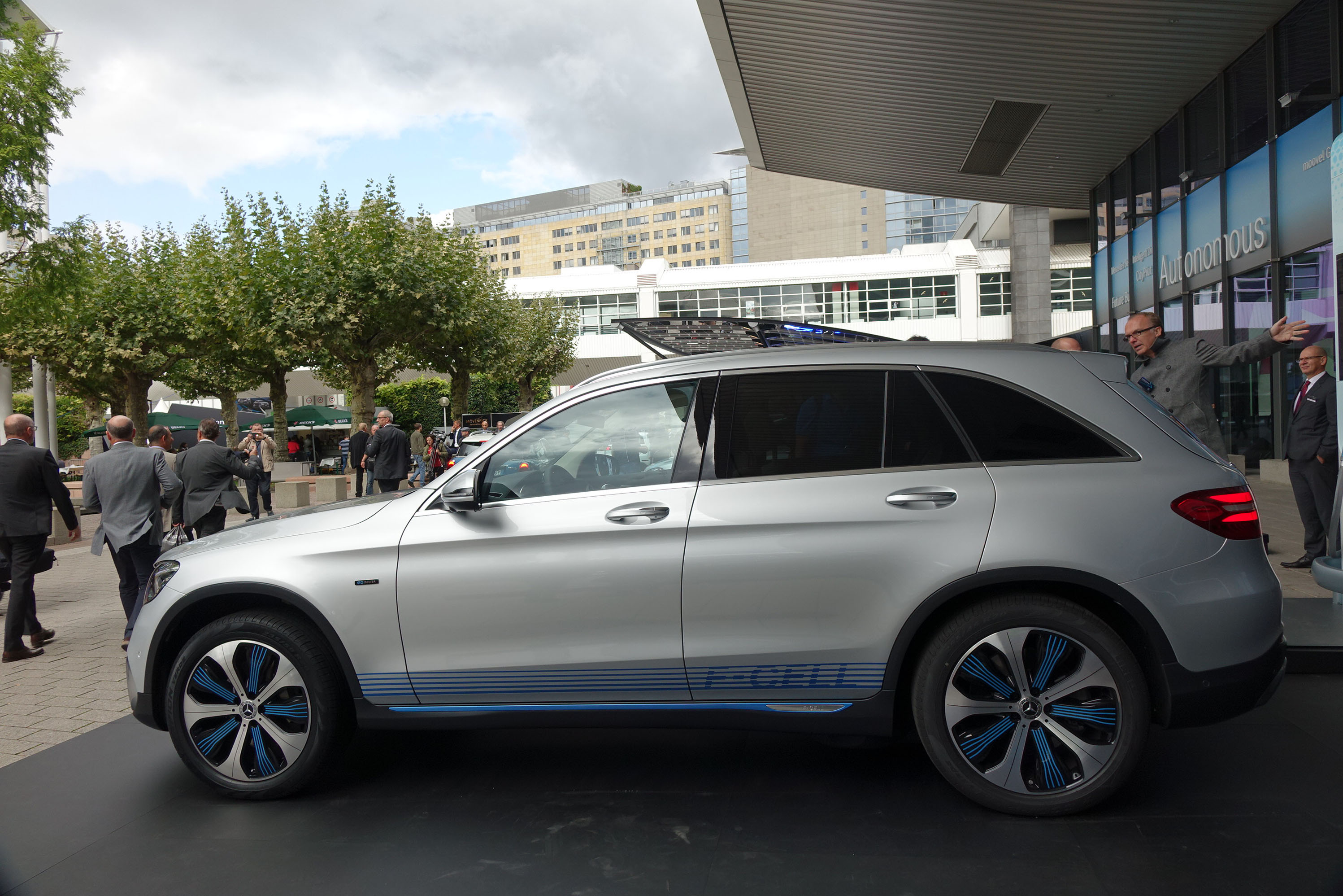 Mercedes Benz Delivers First F Cell Plug In Hybrid Fuel Cell