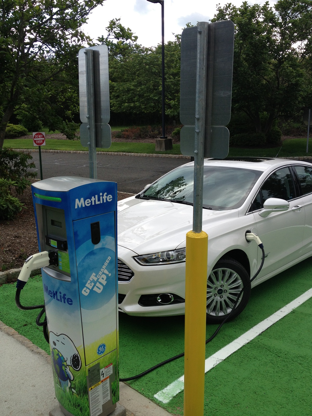Which New Electric Vehicles Come With Free Charging?