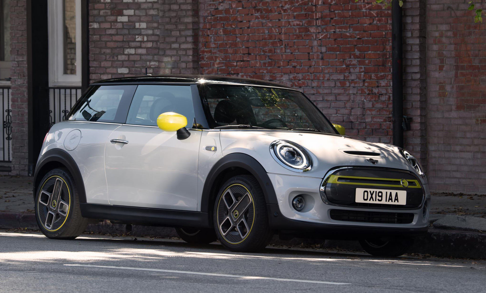 Electric Mini Cooper SE debuts with 184 horsepower, 114 miles of range