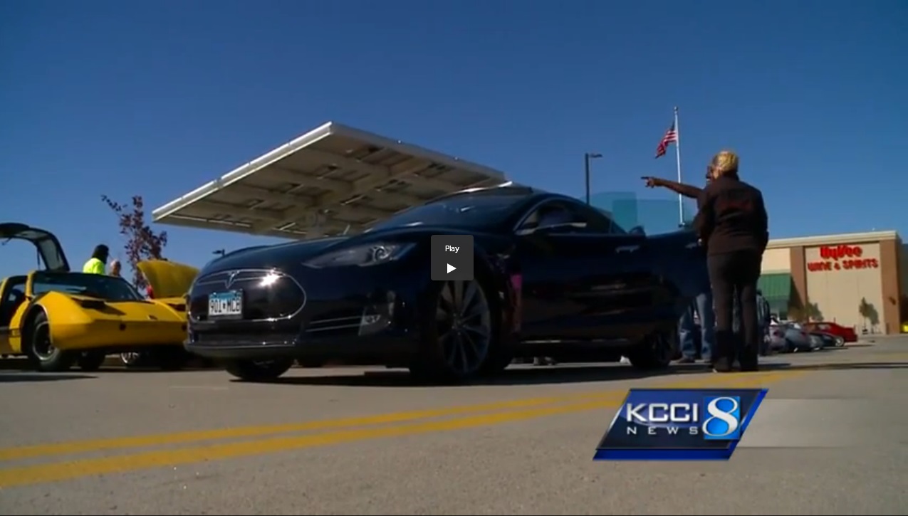 Minnesota Tesla Owners Show Banned Model S To Iowa Electric-Car Shoppers