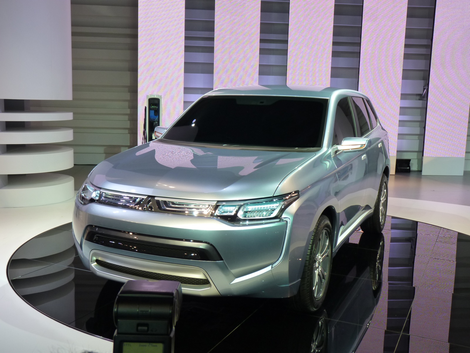 2011 Mitsubishi PX-MiEV II Plug-In Hybrid Concept: Tokyo Motor Show