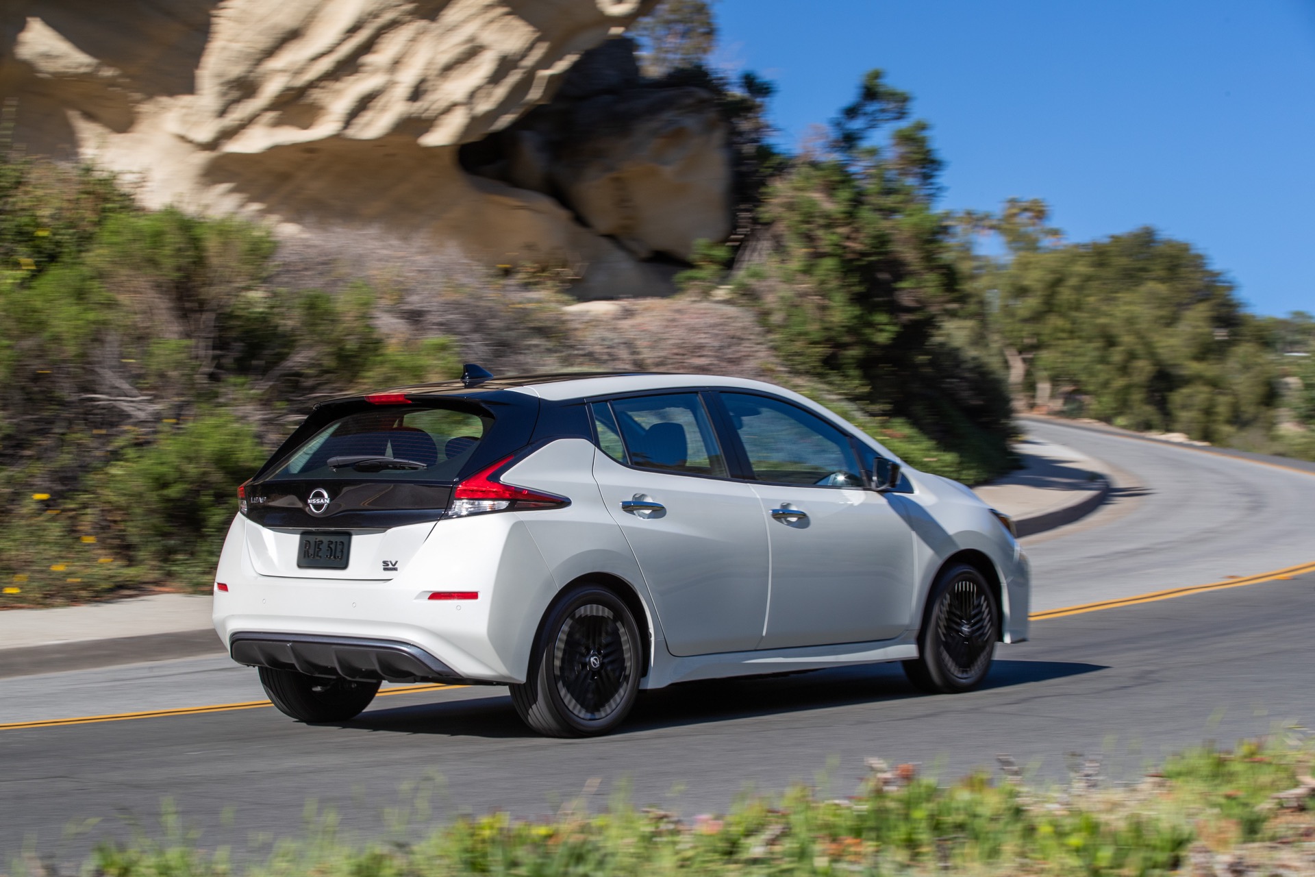 Nissan approves first US bidirectional charger for Leaf, use received't