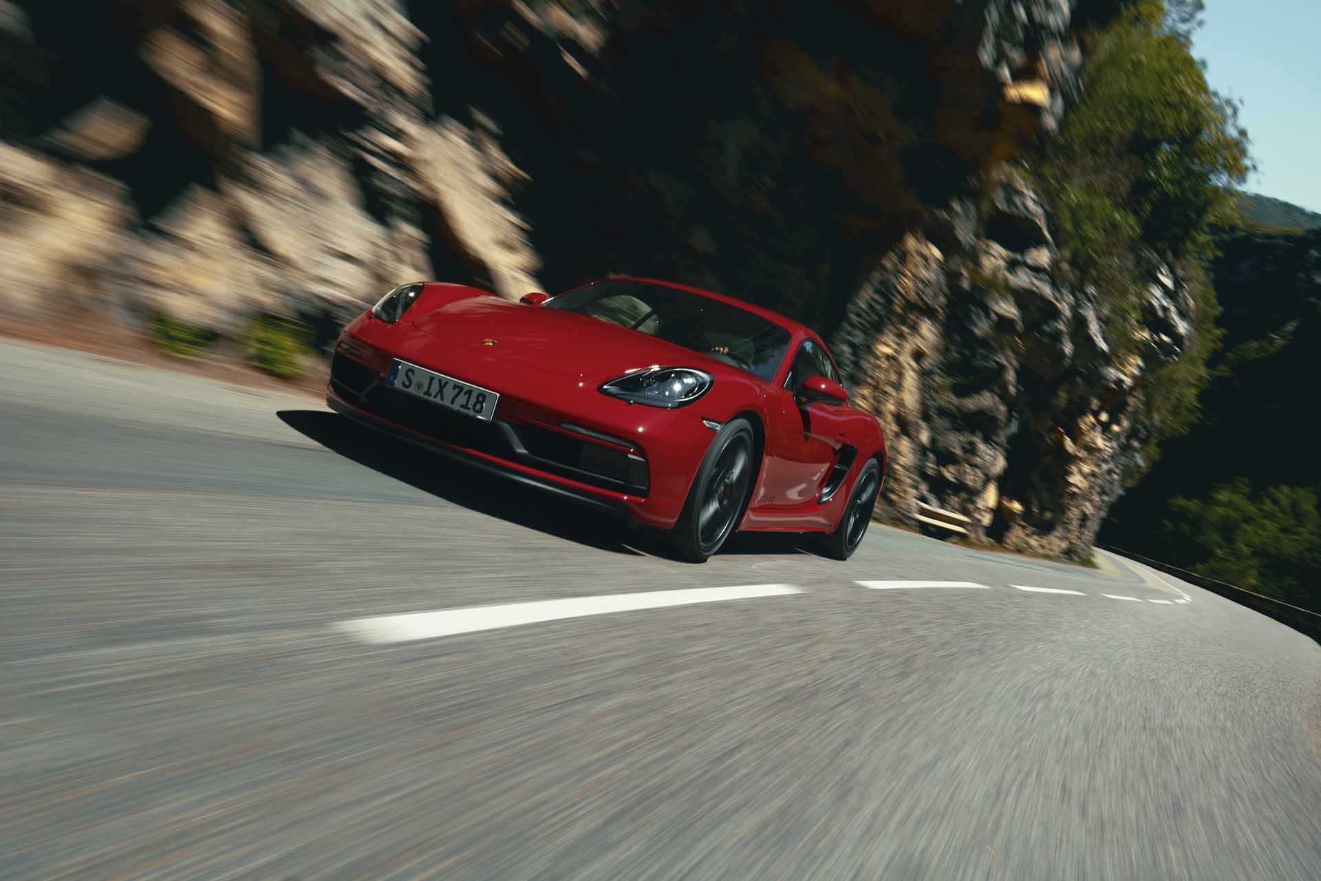 photo of Six goes into 718 twice: 2021 Porsche 718 GTS adds flat-6 engine, 6-speed manual image
