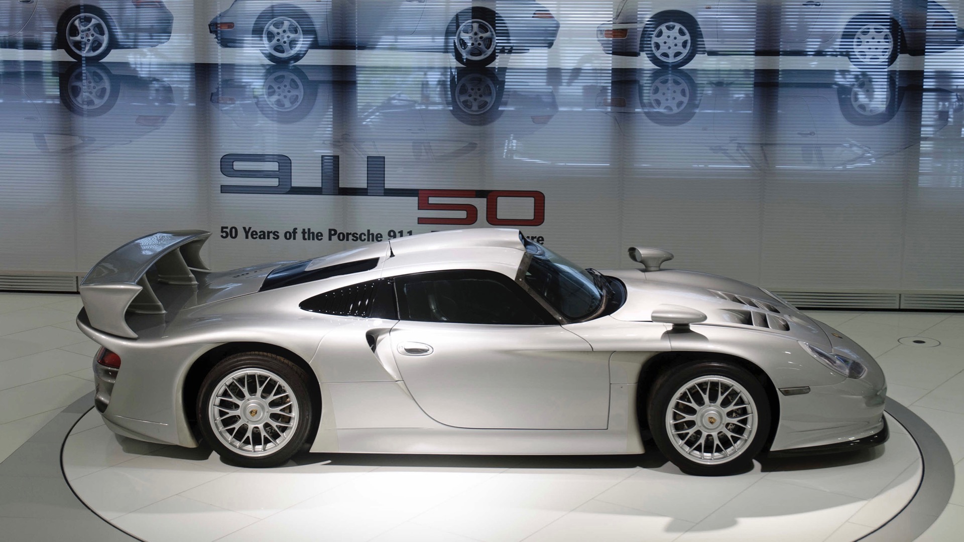 Porsche 911 GT1 Straßenversion owner’s guide video details the rare hypercar Auto Recent