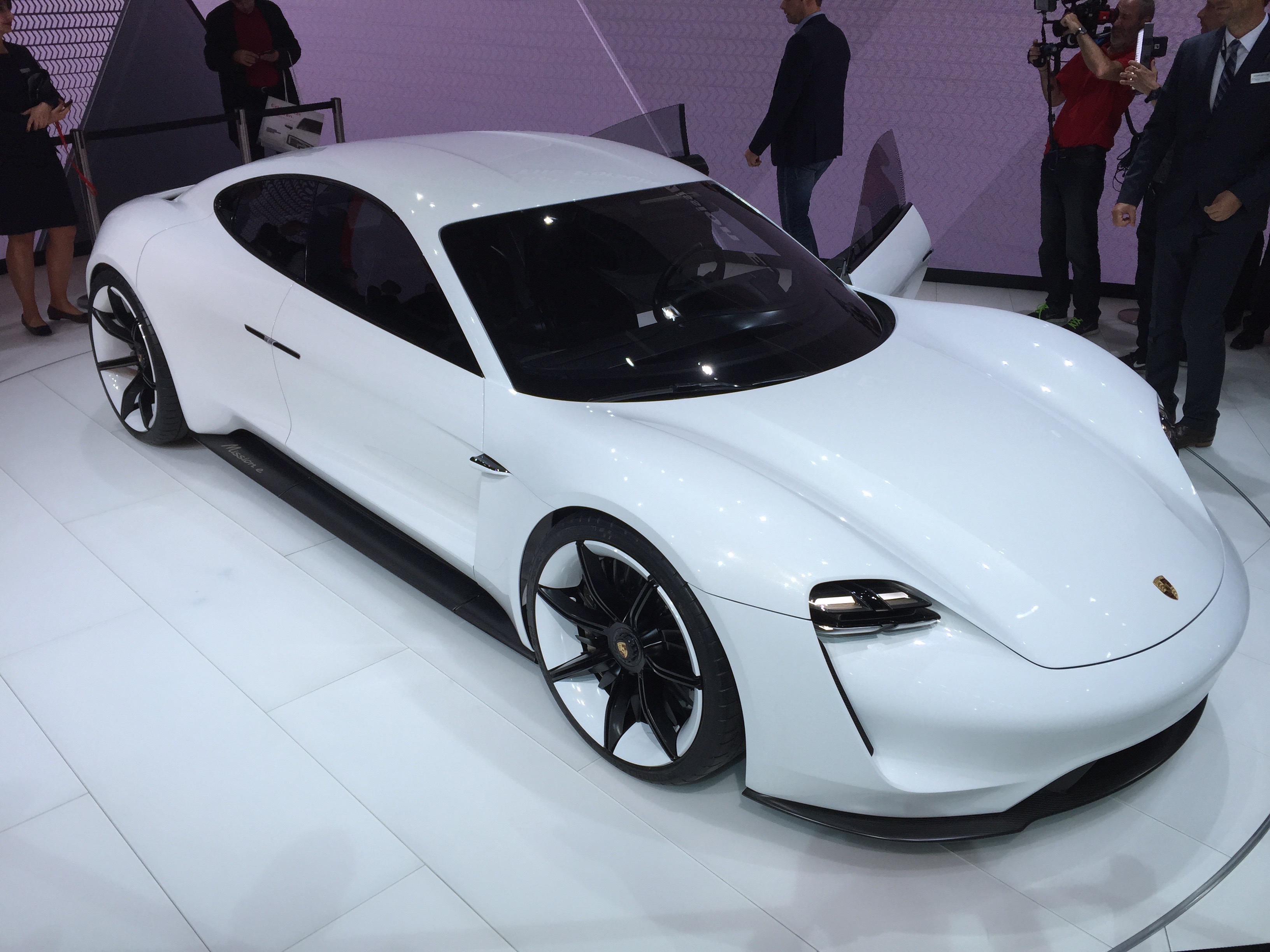 Porsche's 800Volt fast charging for electric cars why it matters