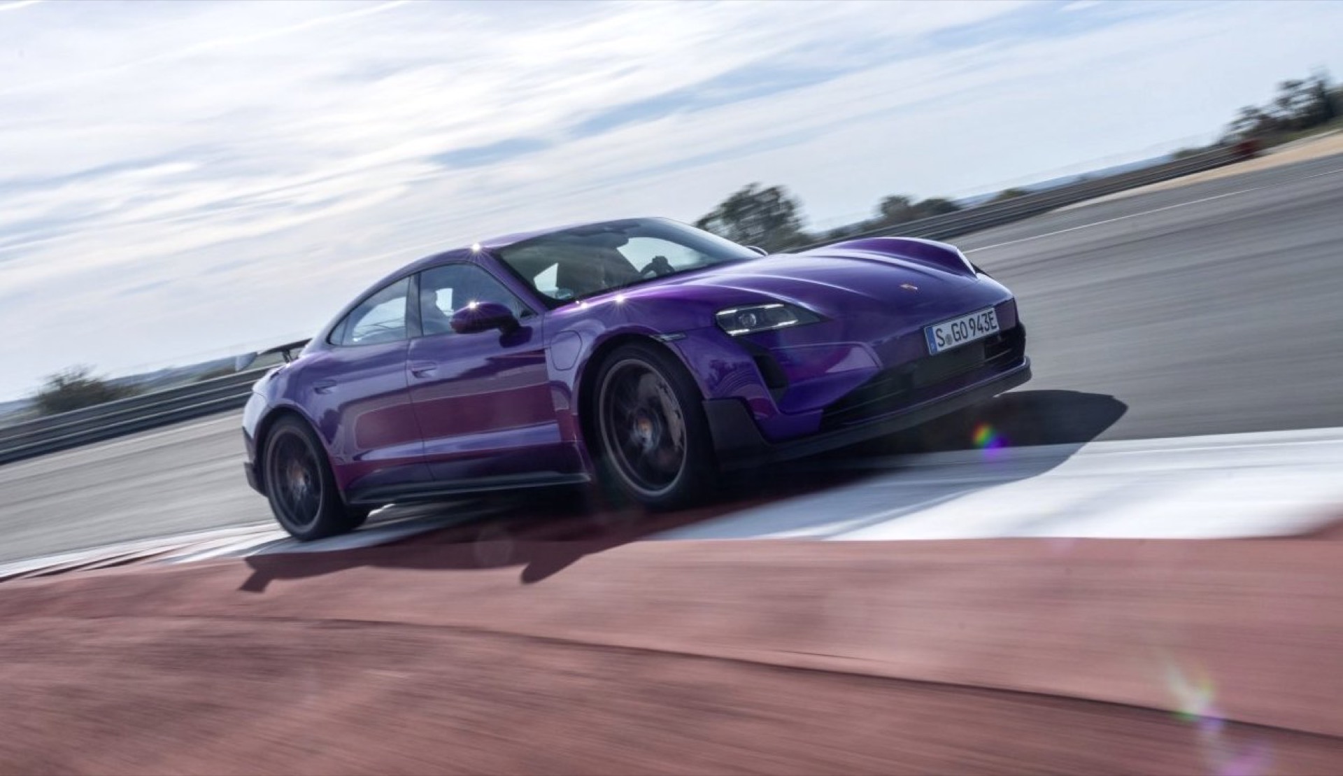 Porsche changes strategy as EV demand slows Porsche changes strategy as EV demand slows