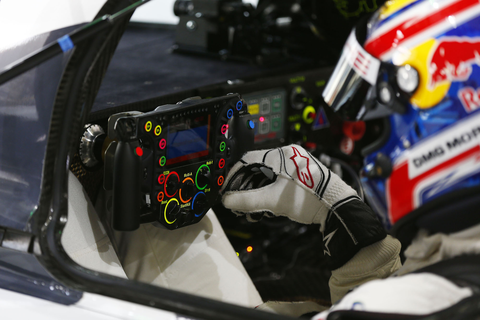 Porsche 919 Steering Wheel Is More Complicated Than Yours